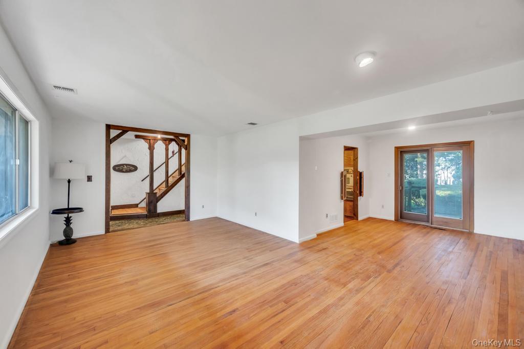 17 Wayne Place, Commack, NY 11725