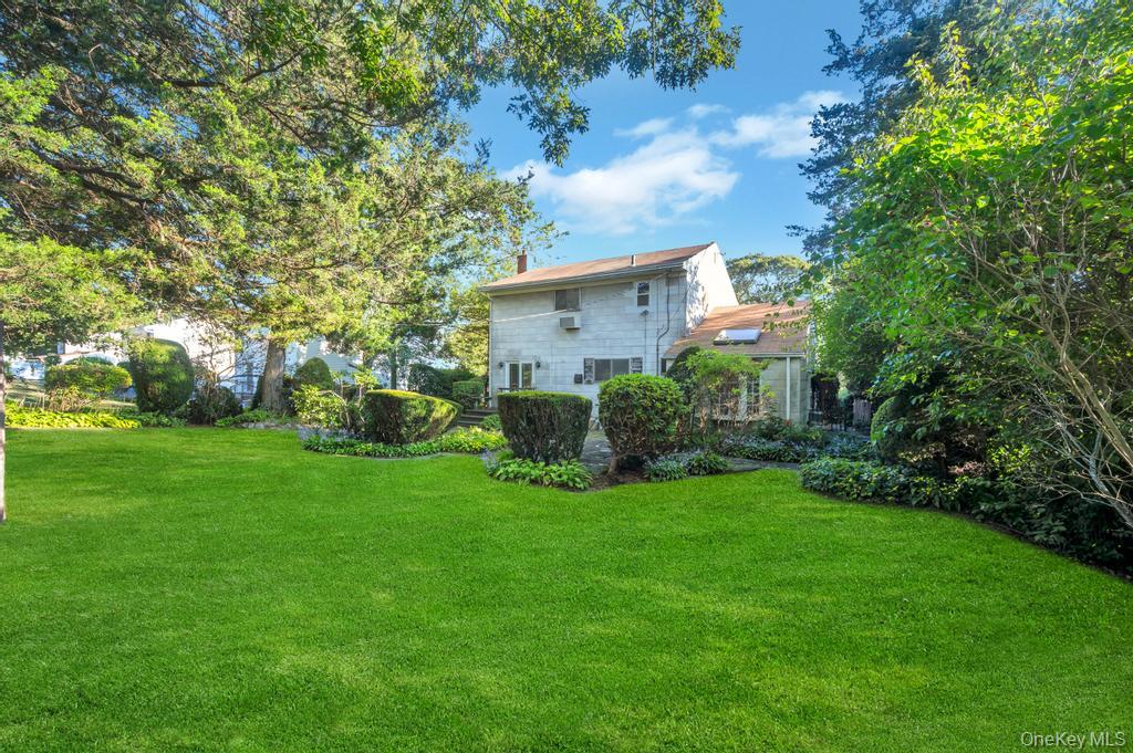 17 Wayne Place, Commack, NY 11725