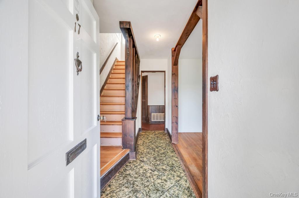 17 Wayne Place, Commack, NY 11725