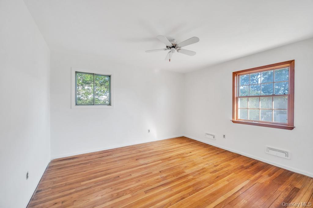 17 Wayne Place, Commack, NY 11725