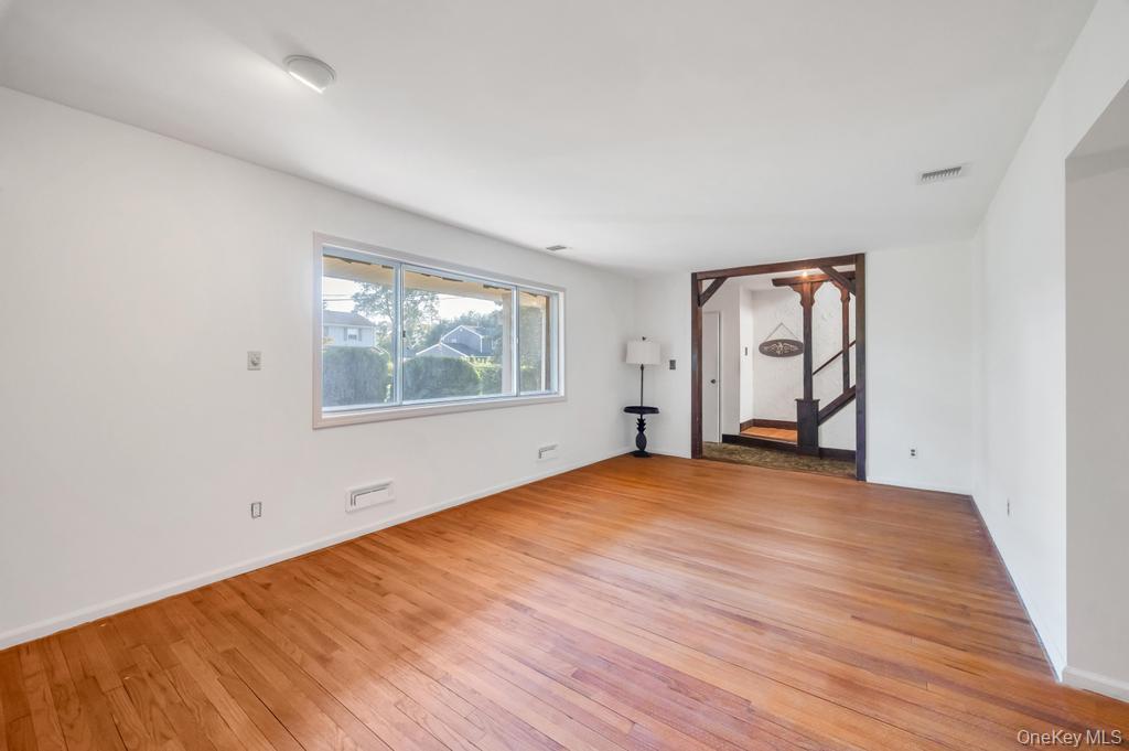 17 Wayne Place, Commack, NY 11725