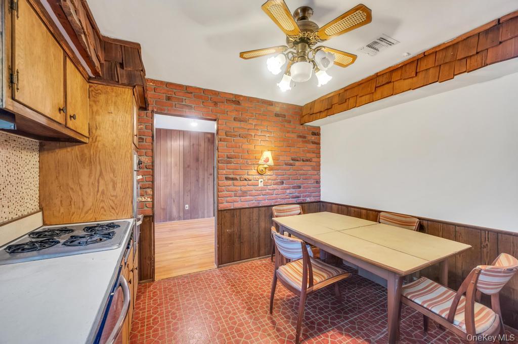 17 Wayne Place, Commack, NY 11725