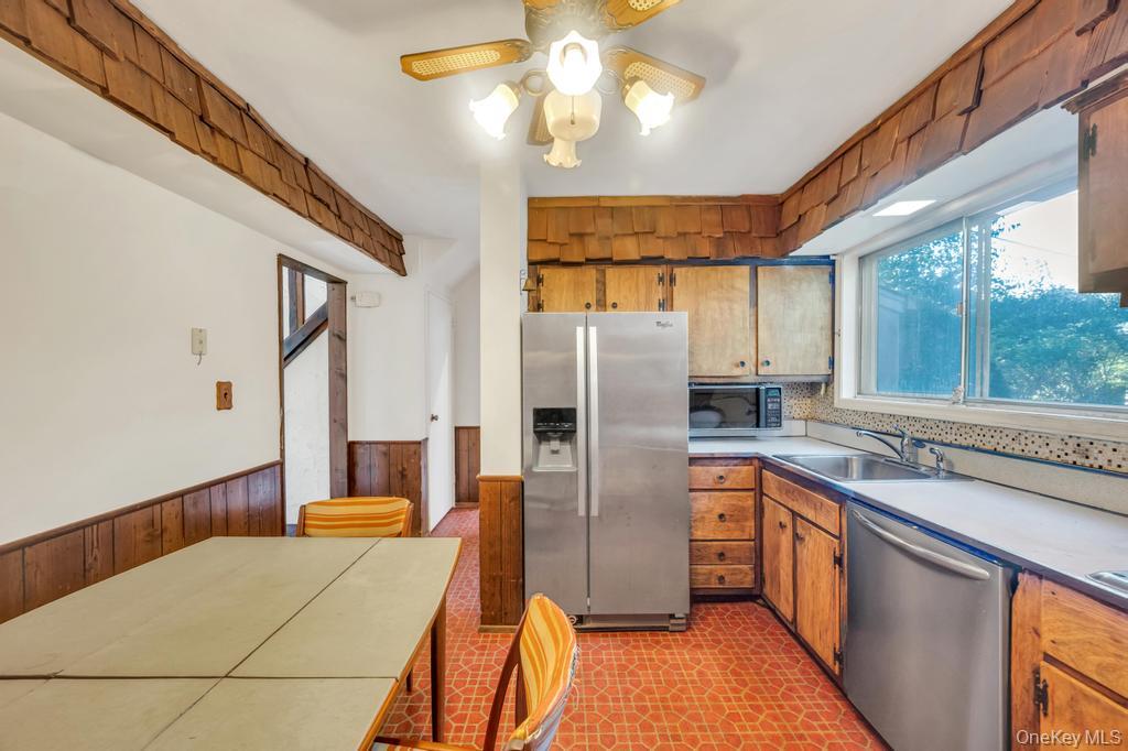 17 Wayne Place, Commack, NY 11725