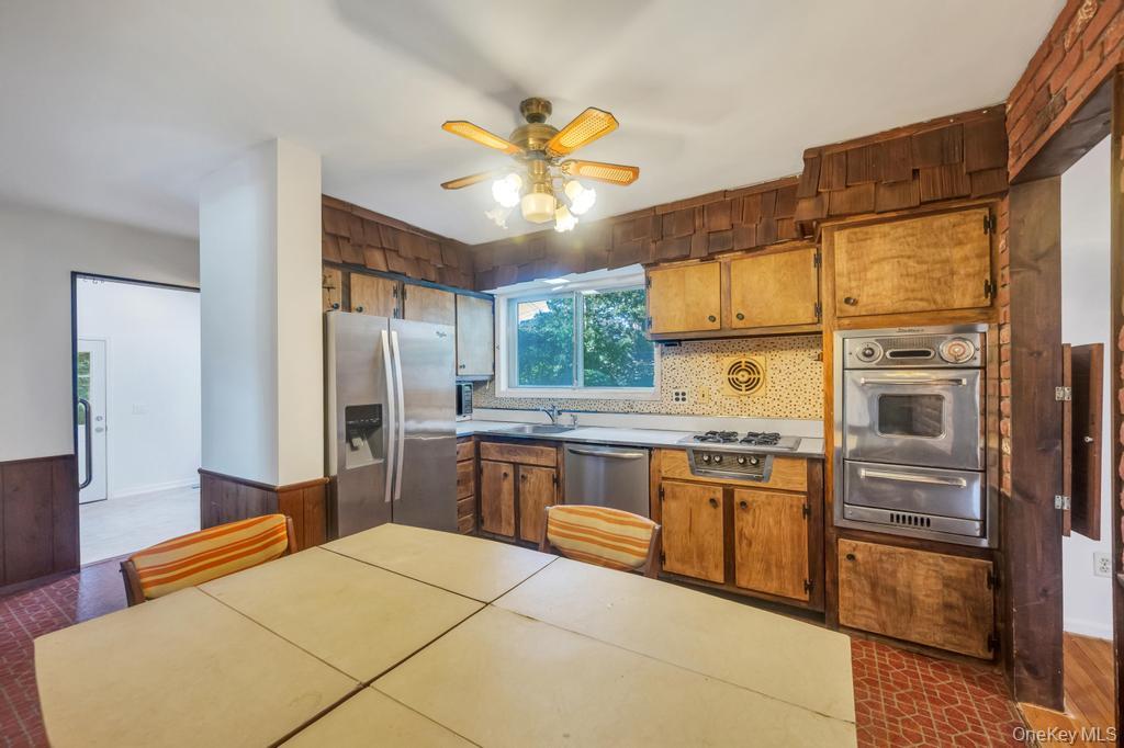 17 Wayne Place, Commack, NY 11725