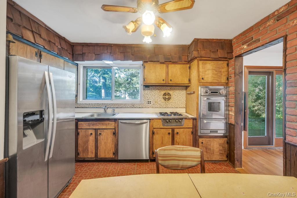 17 Wayne Place, Commack, NY 11725