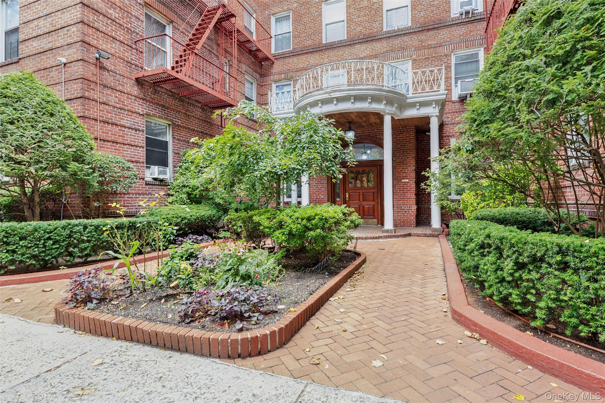 111-39 76th Road # F2, Forest Hills, NY 11375