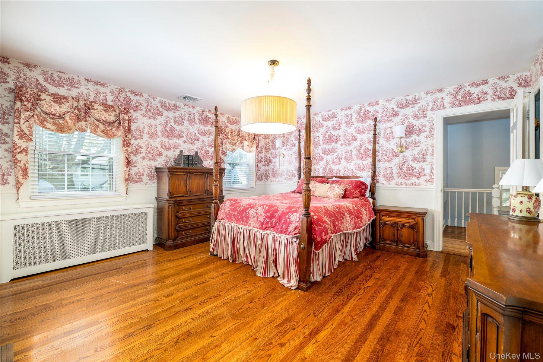 34 Saint Thomas Place, Malverne, NY 11565