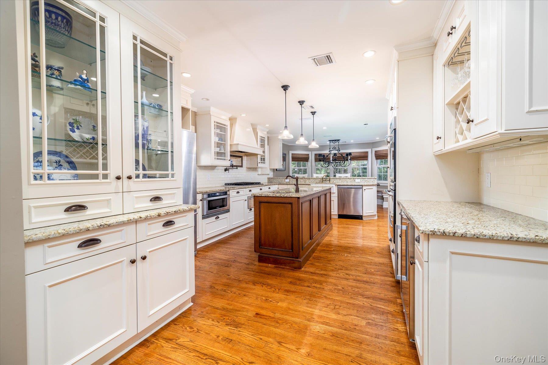 34 Saint Thomas Place, Malverne, NY 11565