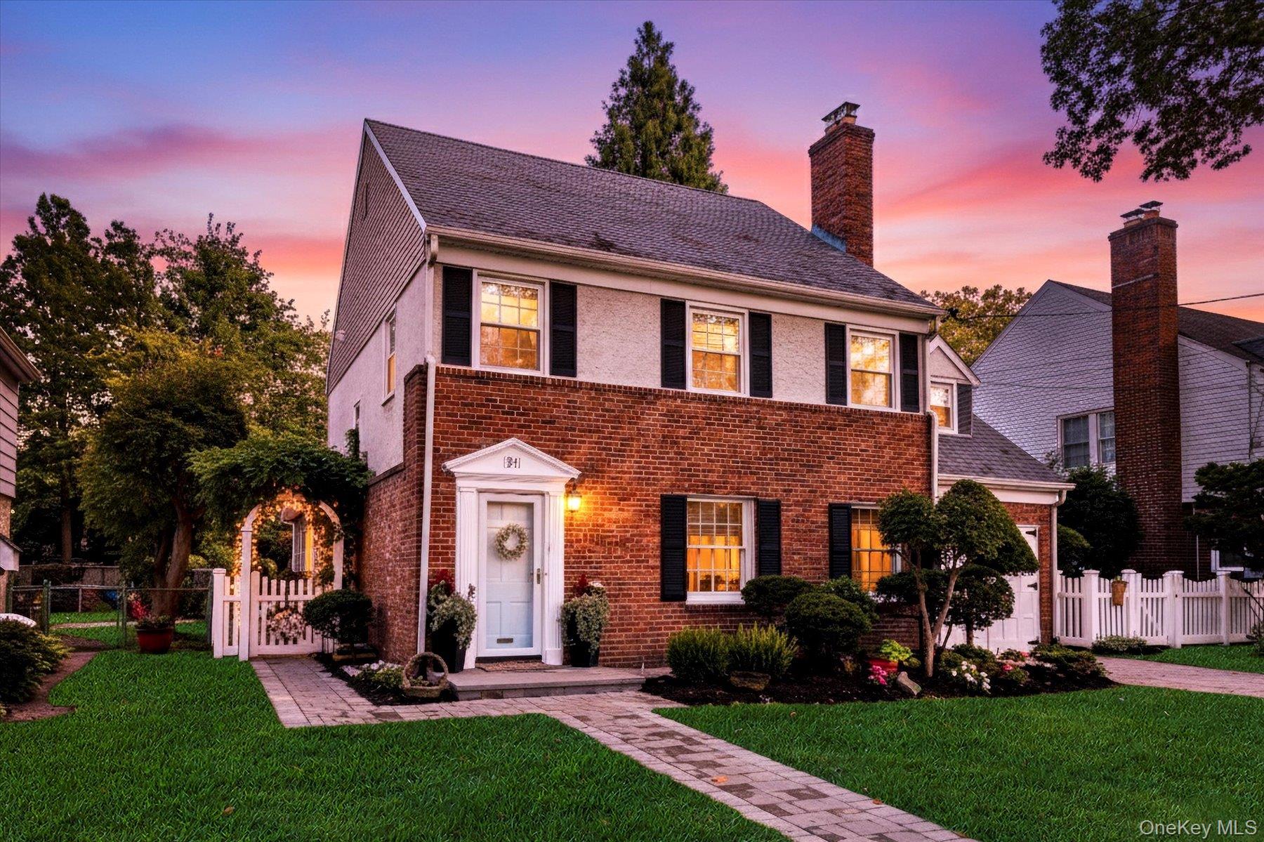 34 Saint Thomas Place, Malverne, NY 11565