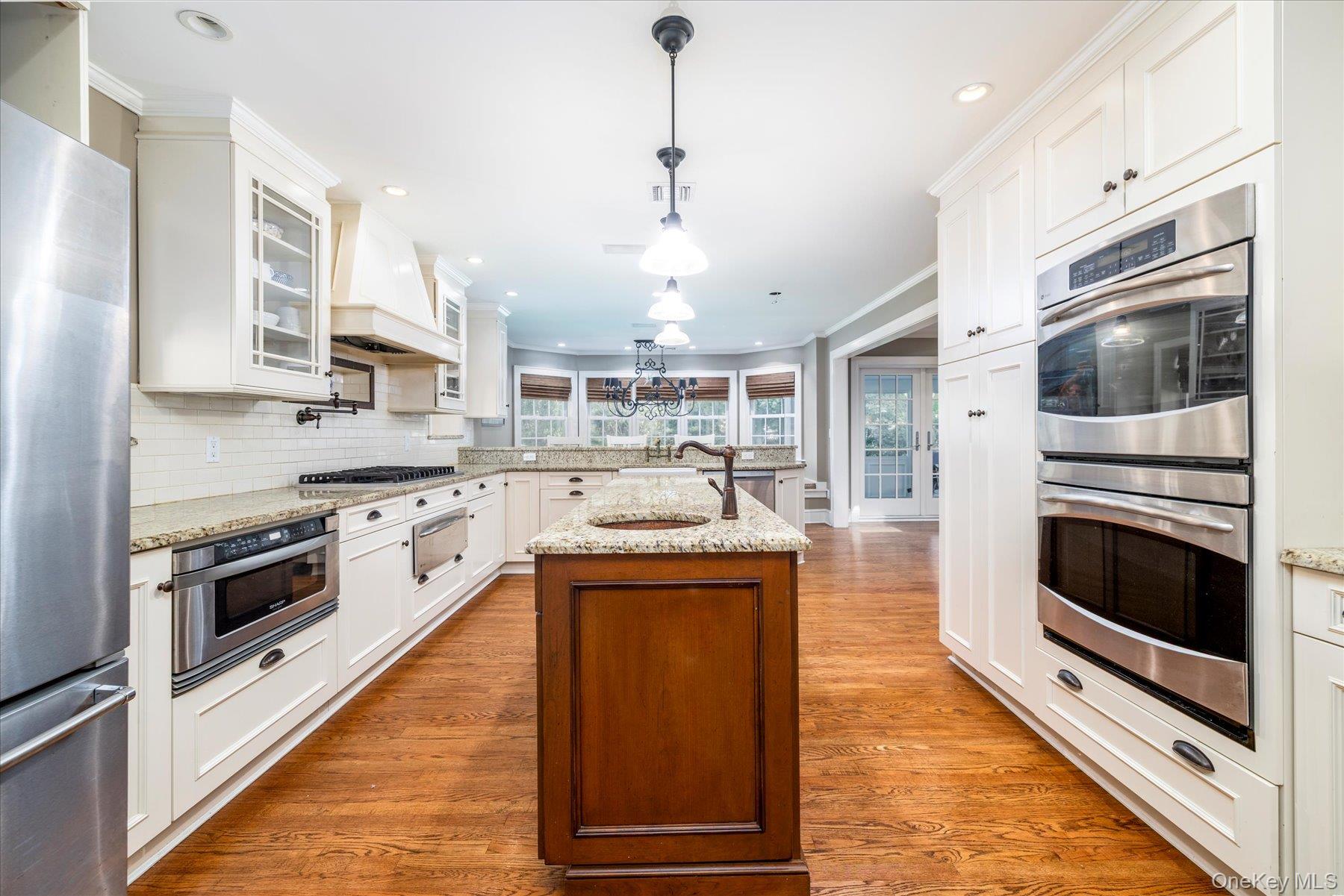 34 Saint Thomas Place, Malverne, NY 11565