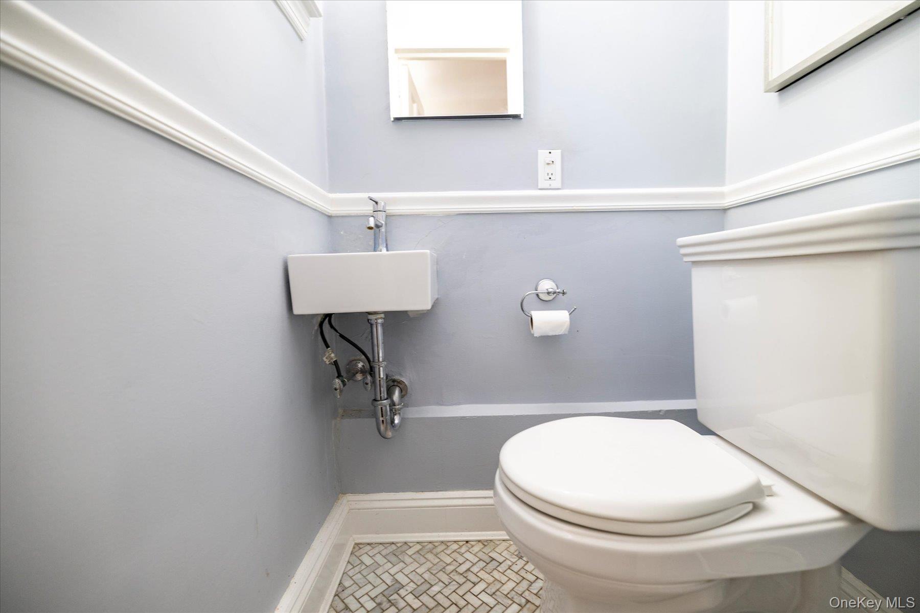 34 Saint Thomas Place, Malverne, NY 11565