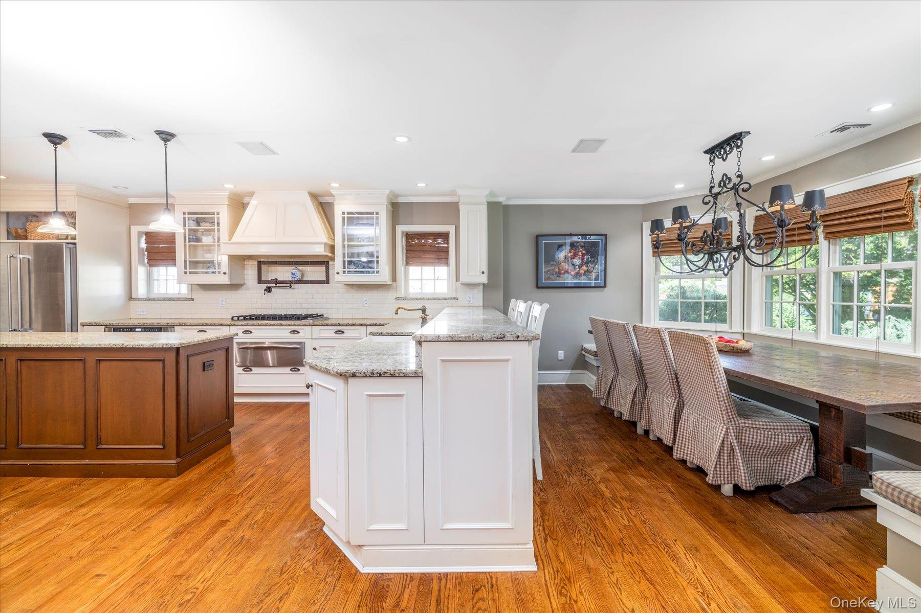 34 Saint Thomas Place, Malverne, NY 11565