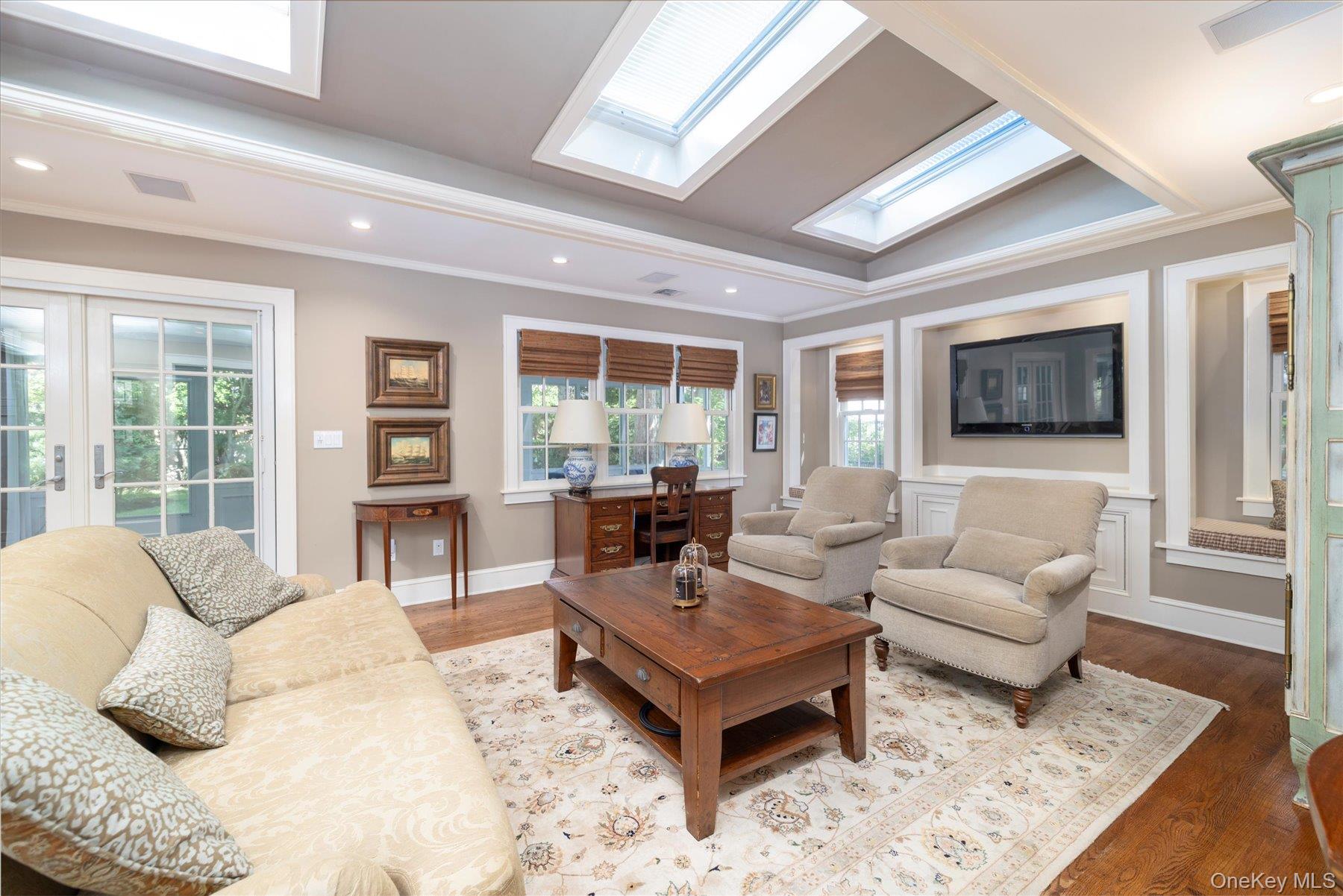 34 Saint Thomas Place, Malverne, NY 11565