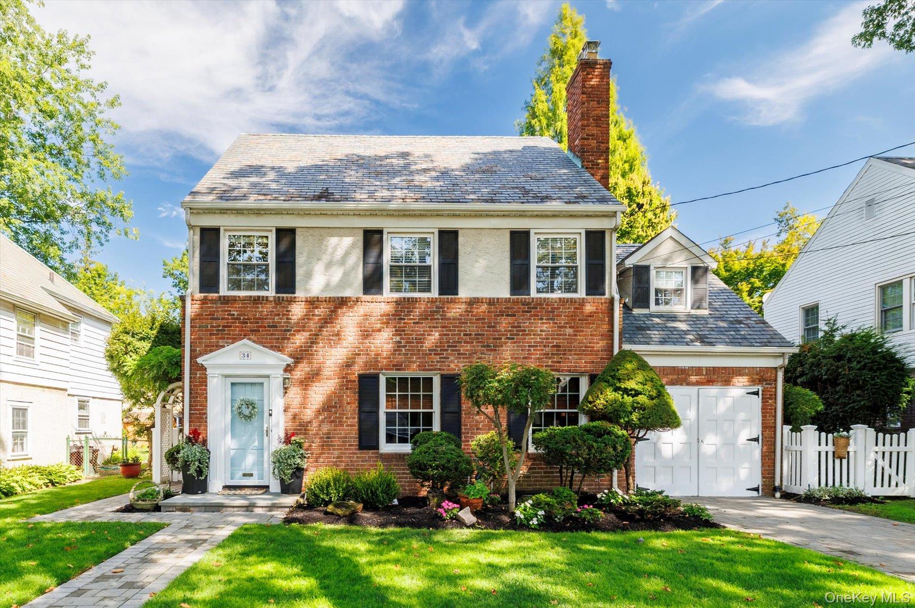 34 Saint Thomas Place, Malverne, NY 11565