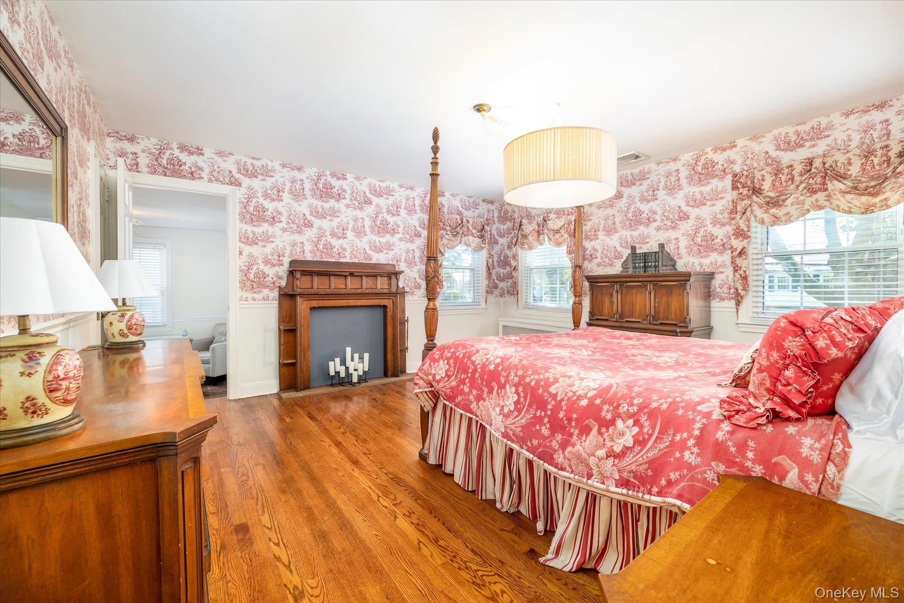 34 Saint Thomas Place, Malverne, NY 11565