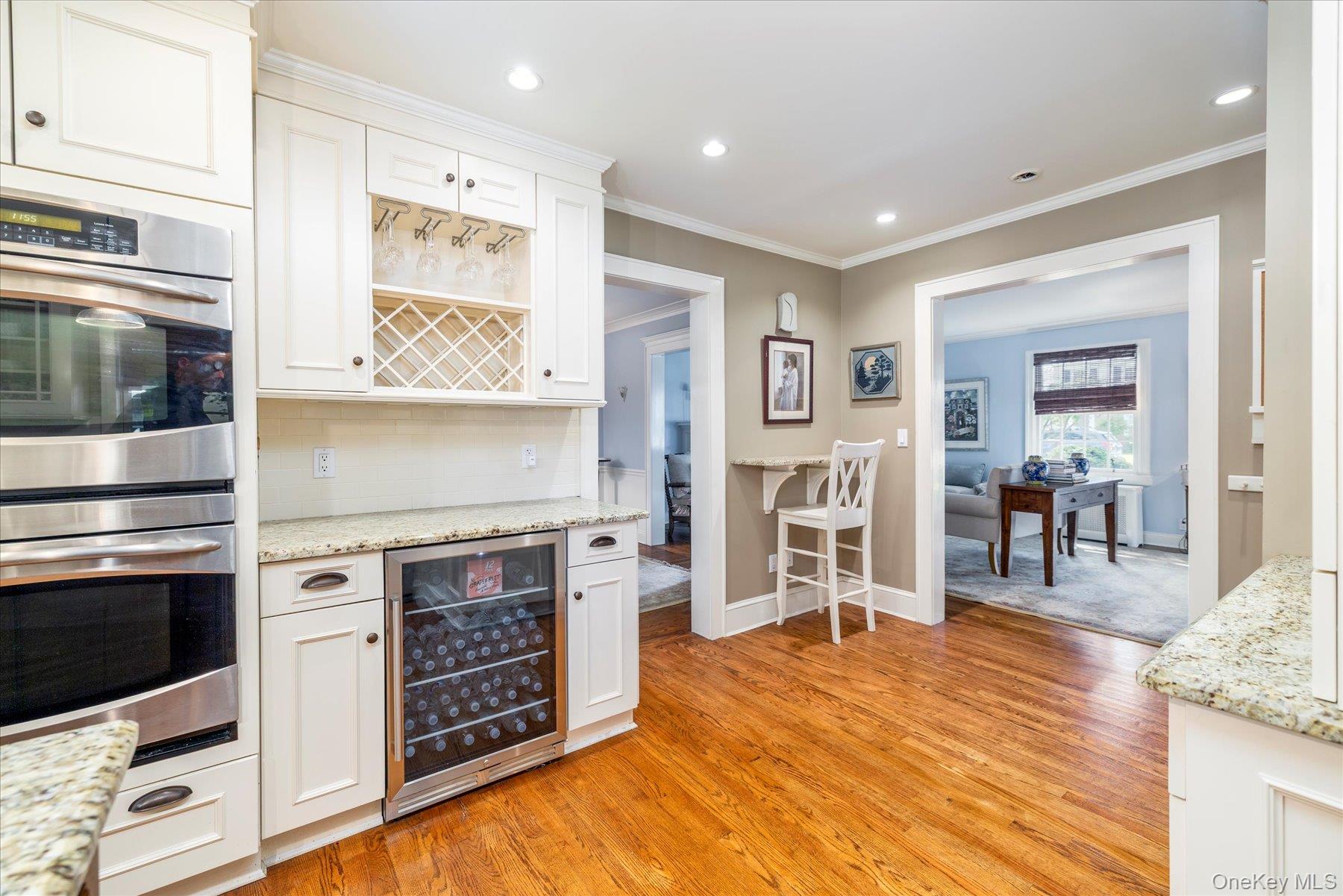 34 Saint Thomas Place, Malverne, NY 11565