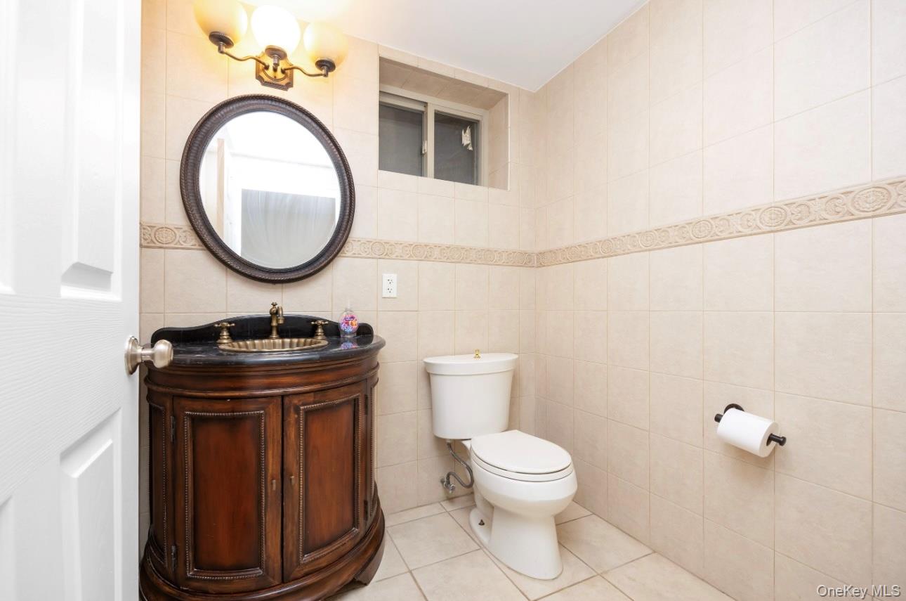 70-13 Caldwell Avenue, Maspeth, NY 11378