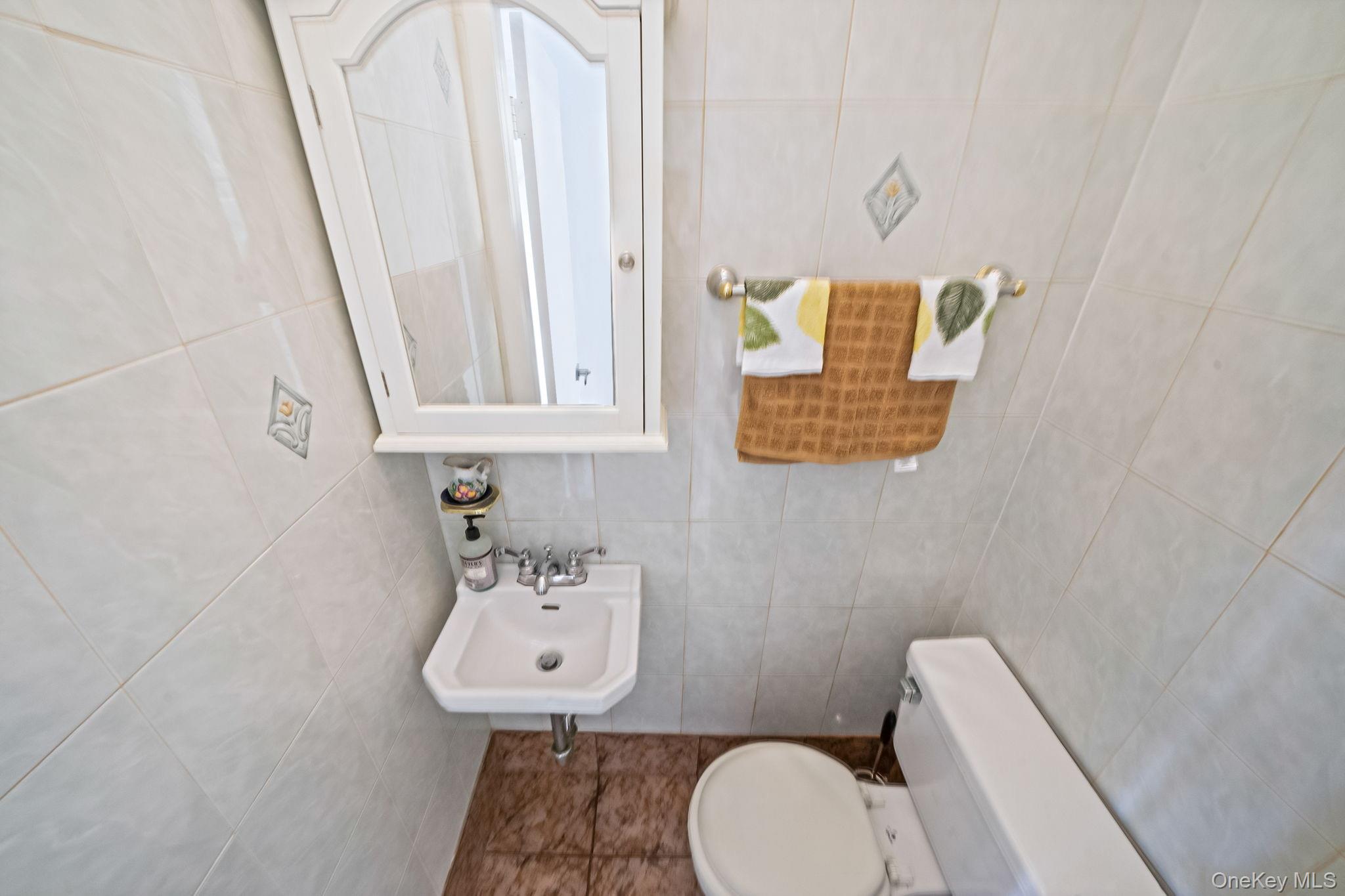 6002 80th Avenue, Glendale, NY 11385