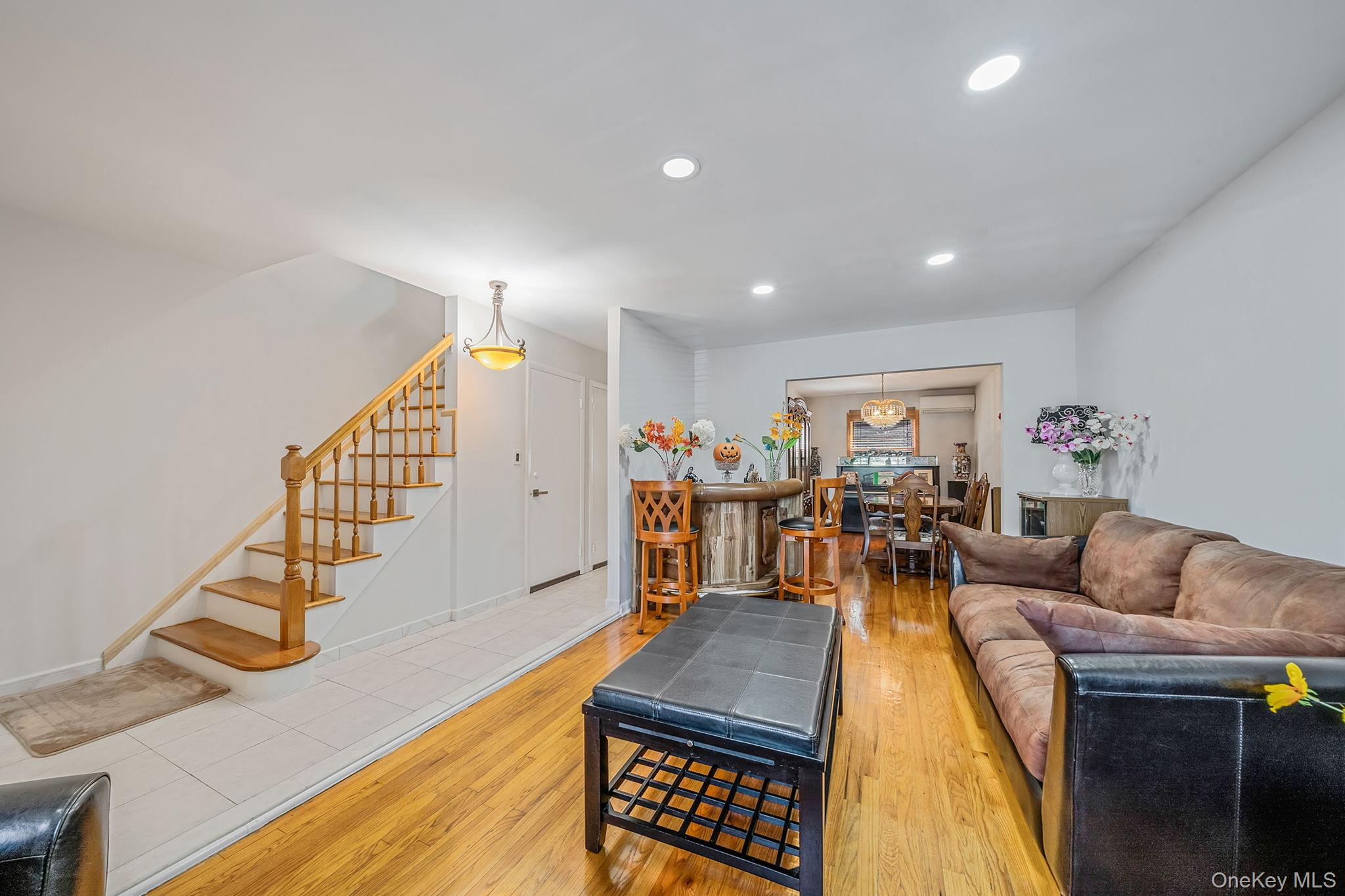 6002 80th Avenue, Glendale, NY 11385