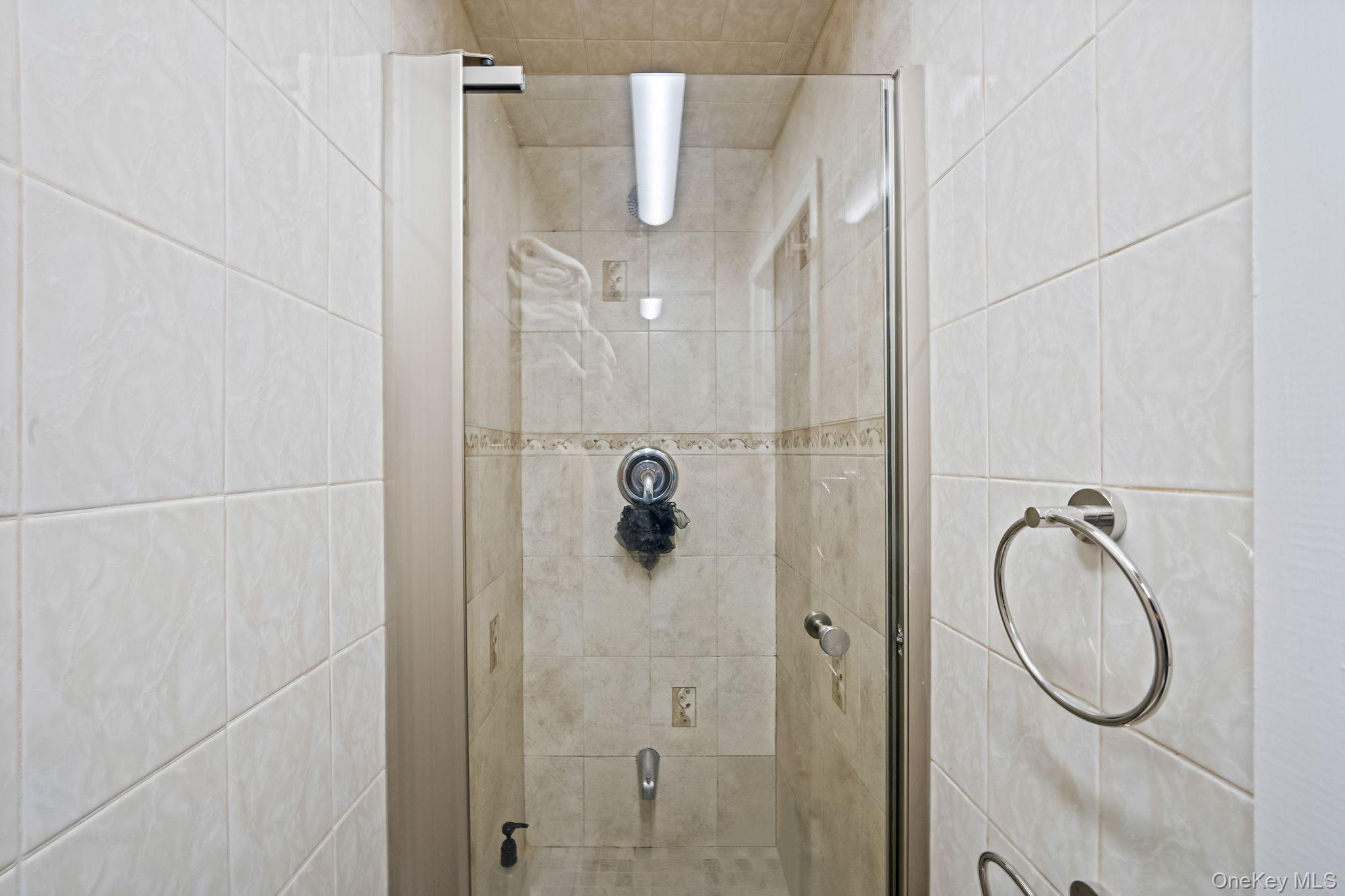 6002 80th Avenue, Glendale, NY 11385