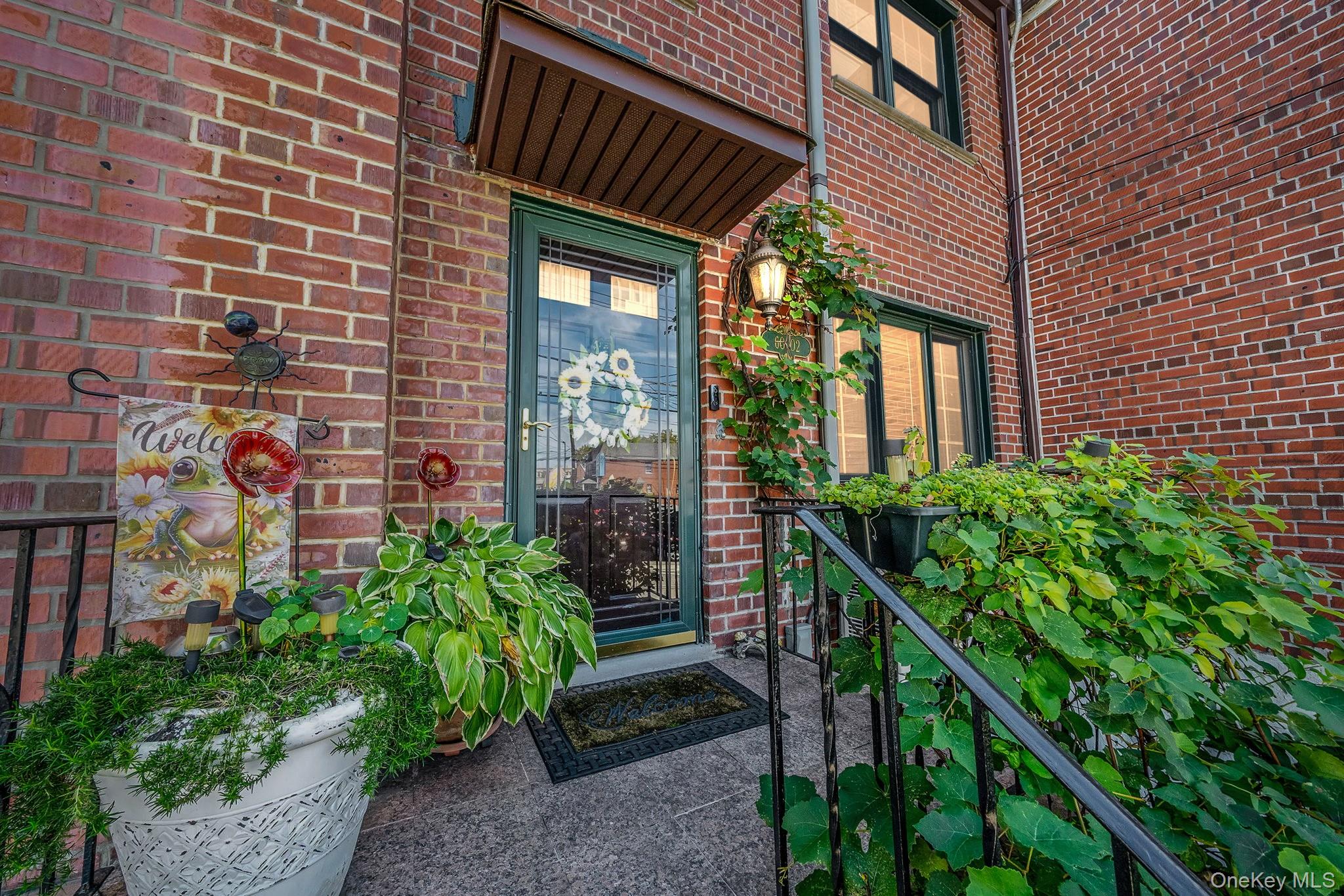 6002 80th Avenue, Glendale, NY 11385