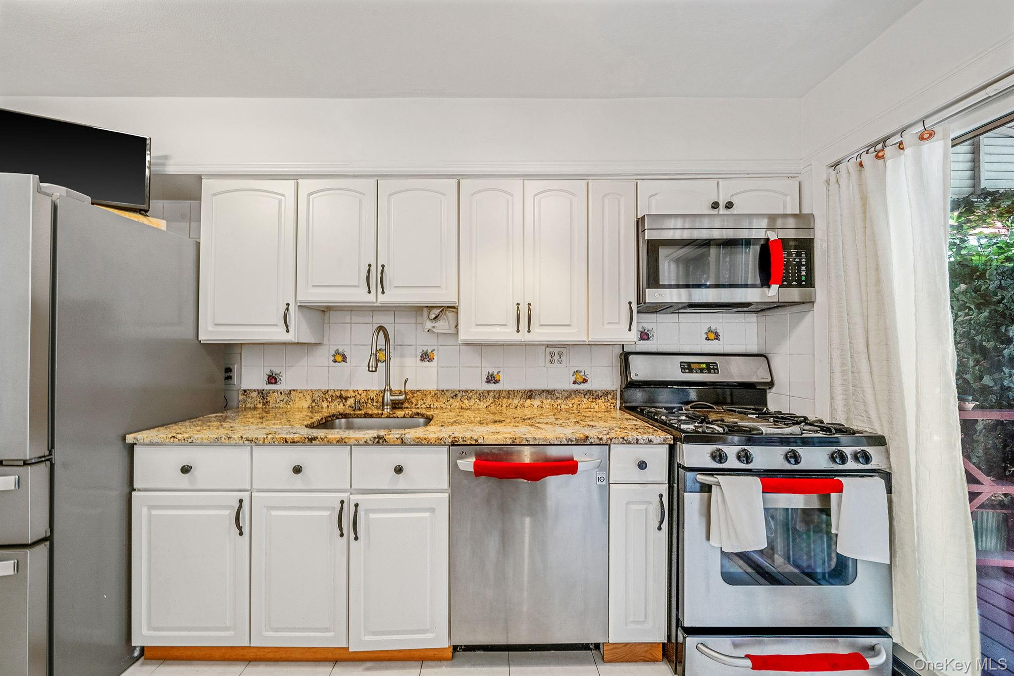 6002 80th Avenue, Glendale, NY 11385