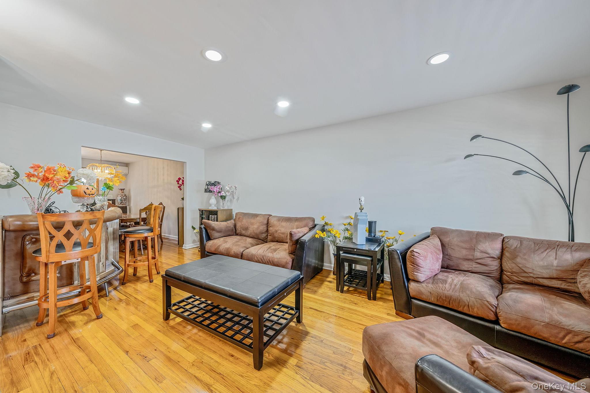 6002 80th Avenue, Glendale, NY 11385