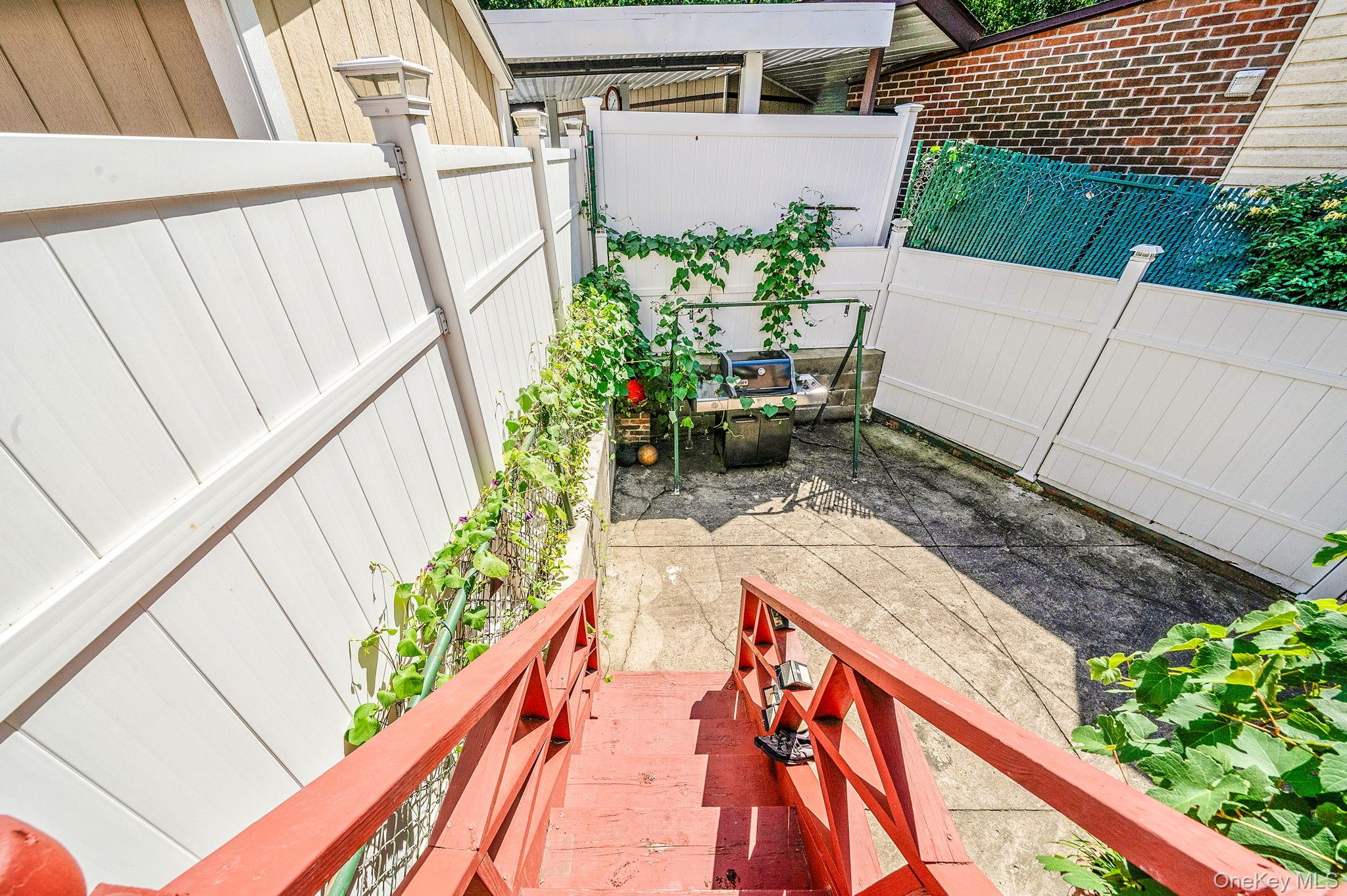 6002 80th Avenue, Glendale, NY 11385