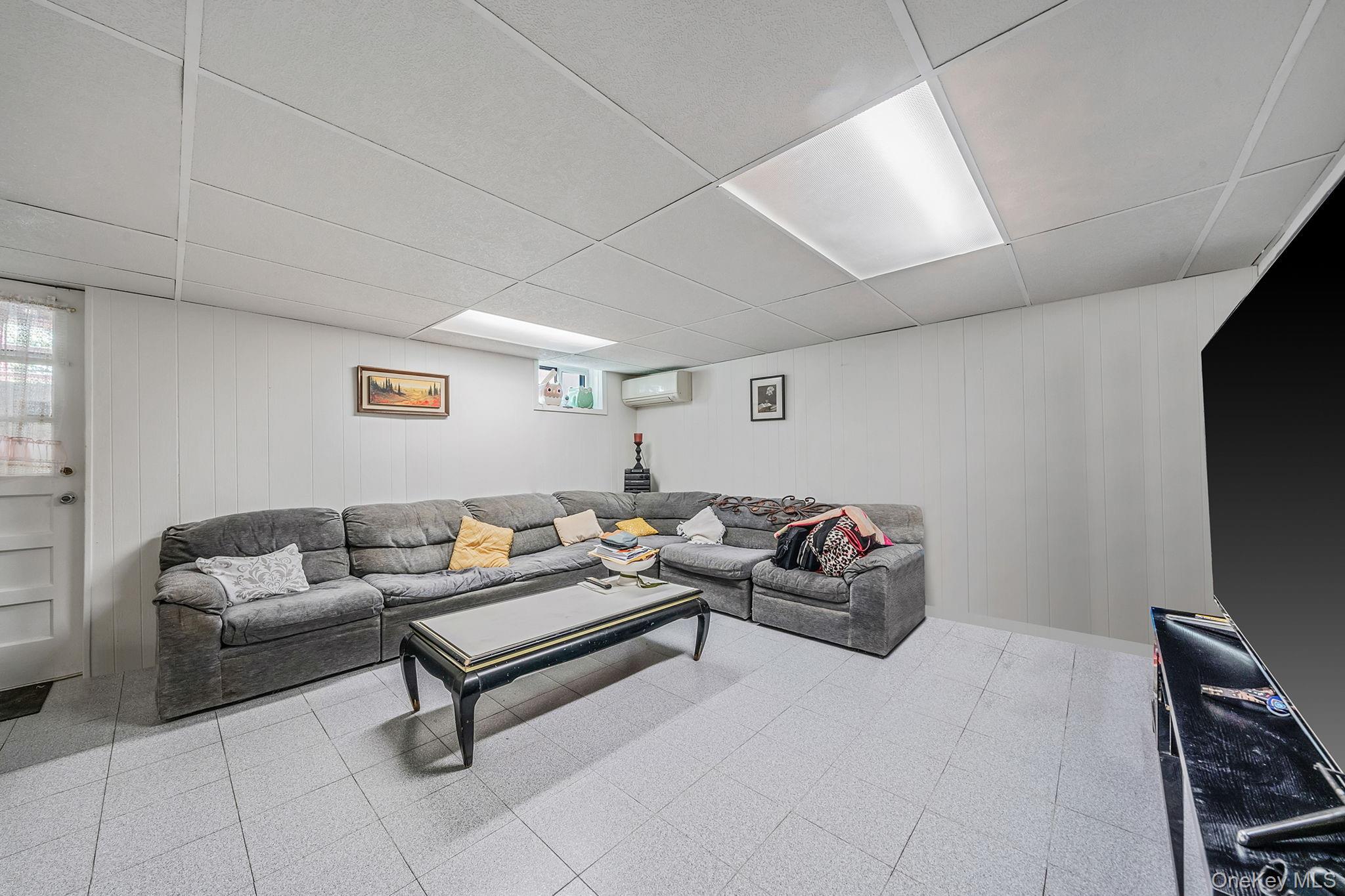 6002 80th Avenue, Glendale, NY 11385