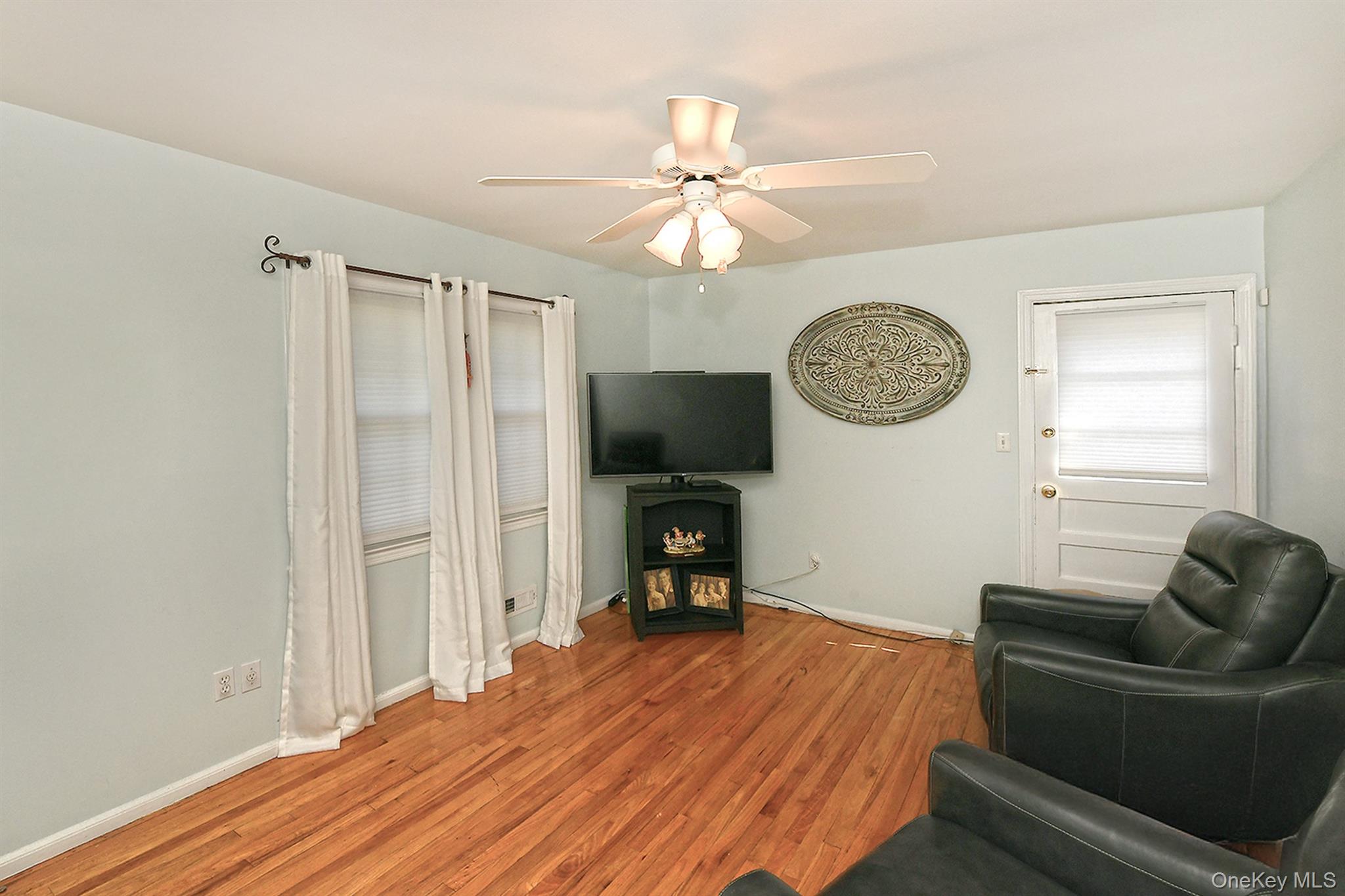 4 Cranford Road, Plainview, NY 11803