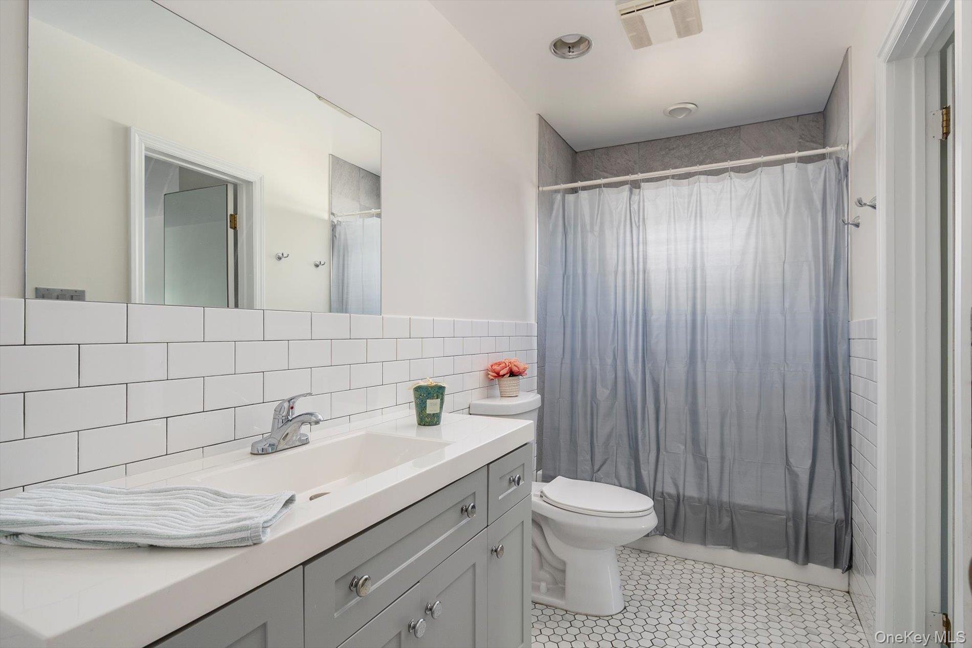 2463 Rockville Centre Parkway, Oceanside, NY 11572