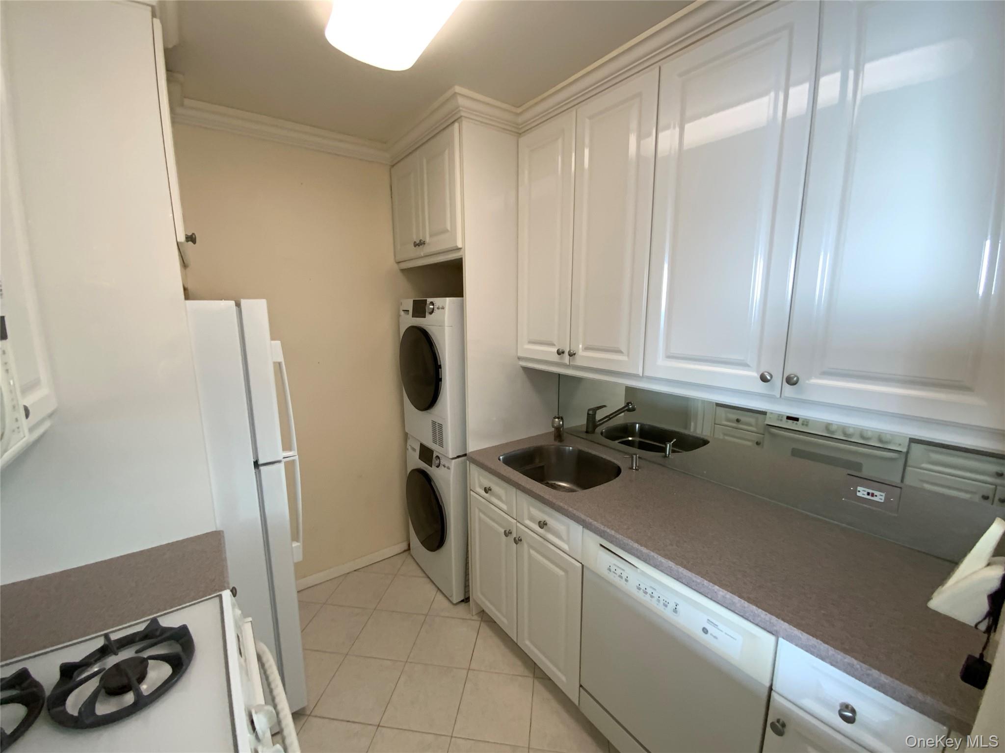 27110 Grand Central Parkway # 9T, Floral Park, NY 11005