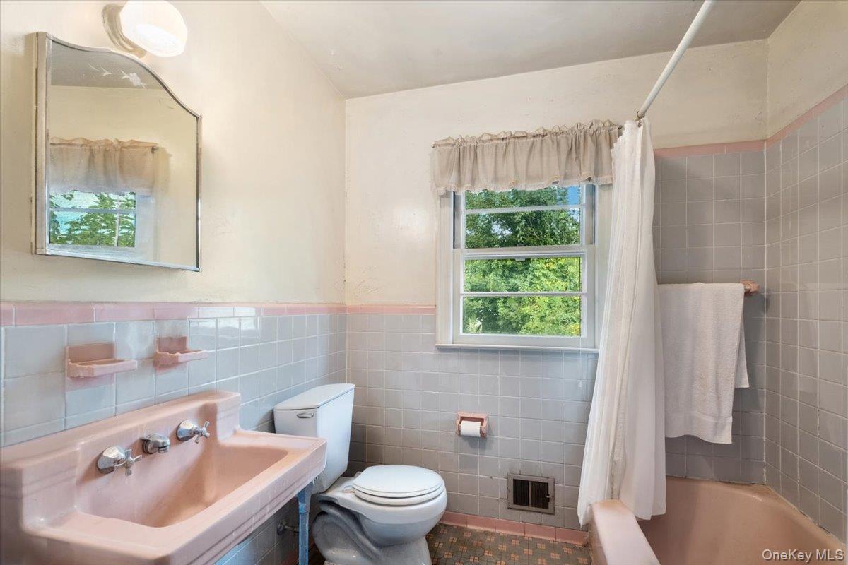 7 Fountain Drive, Valhalla, NY 10595