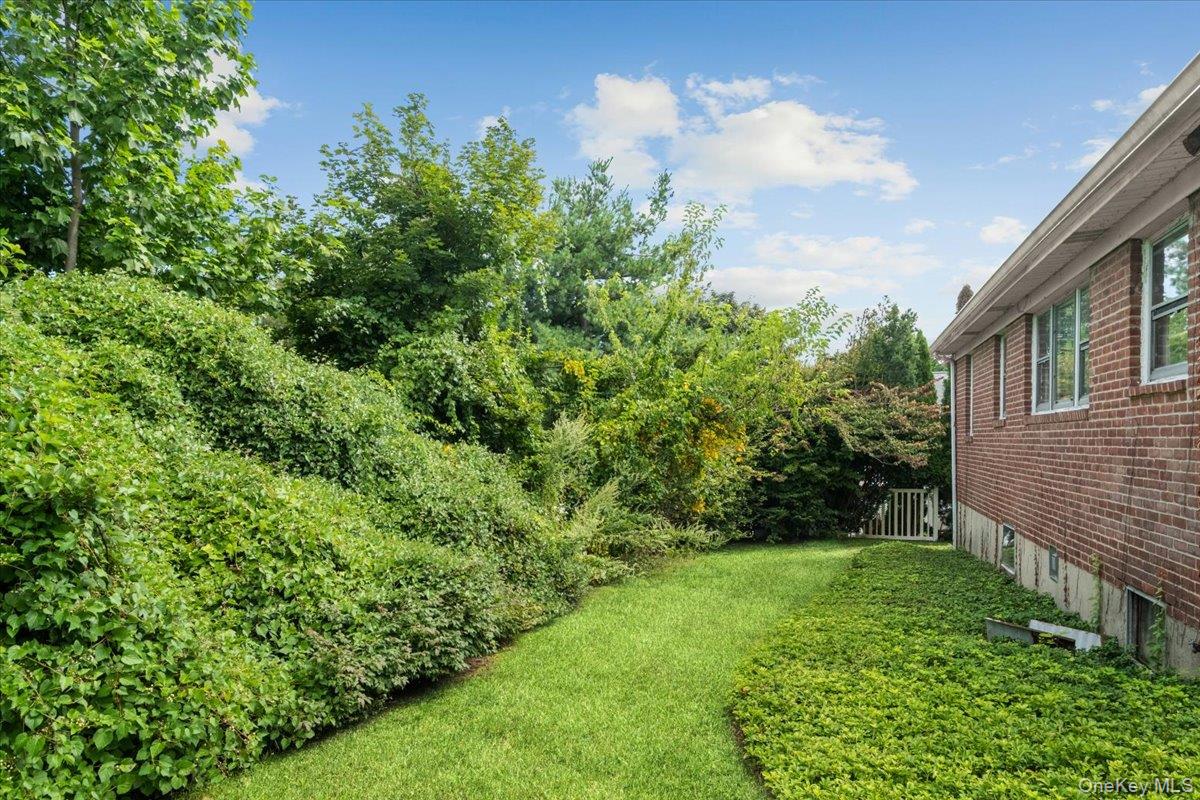 7 Fountain Drive, Valhalla, NY 10595