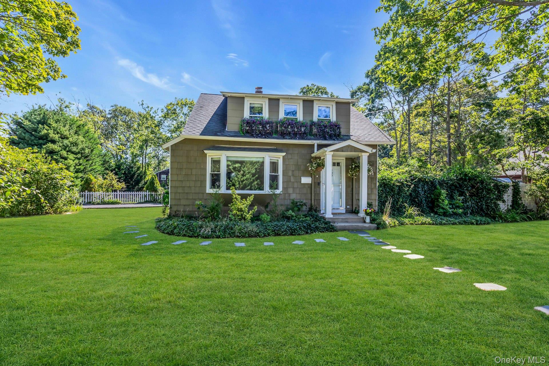 193 Oakwood Avenue, Bayport, NY 11705