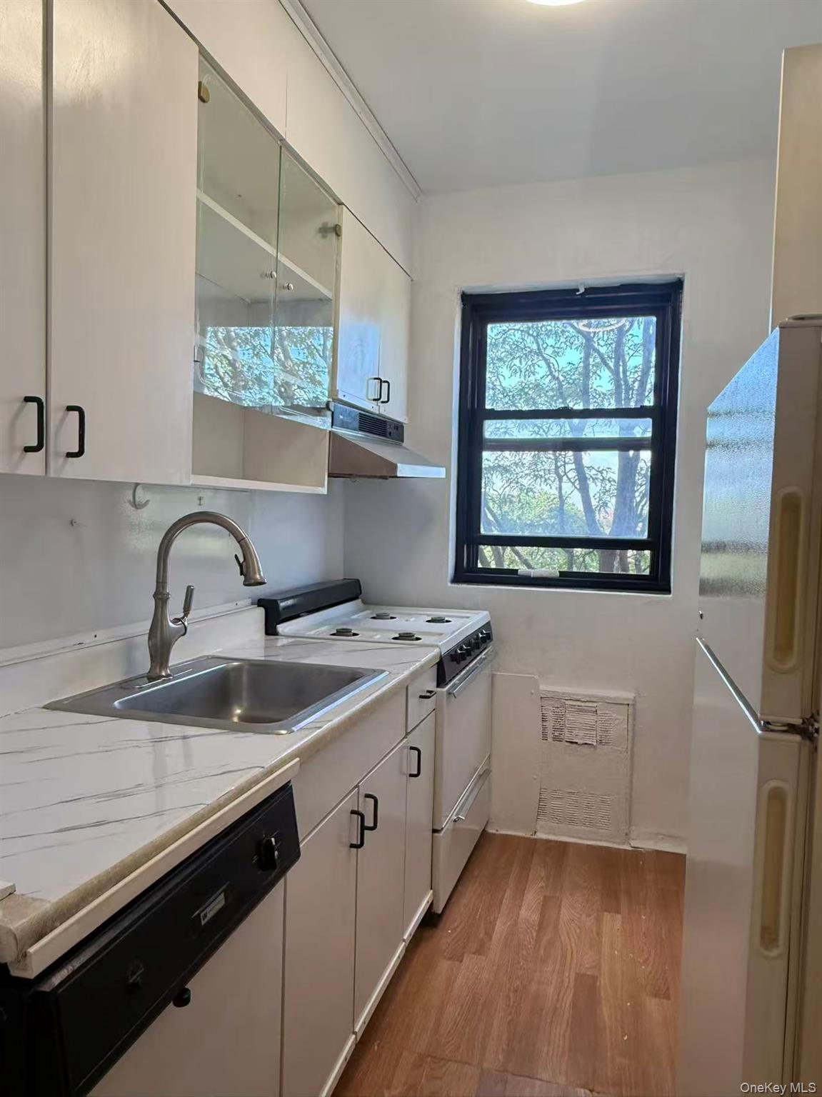 99-60 63rd road # APT 5W, Rego Park, NY 11374