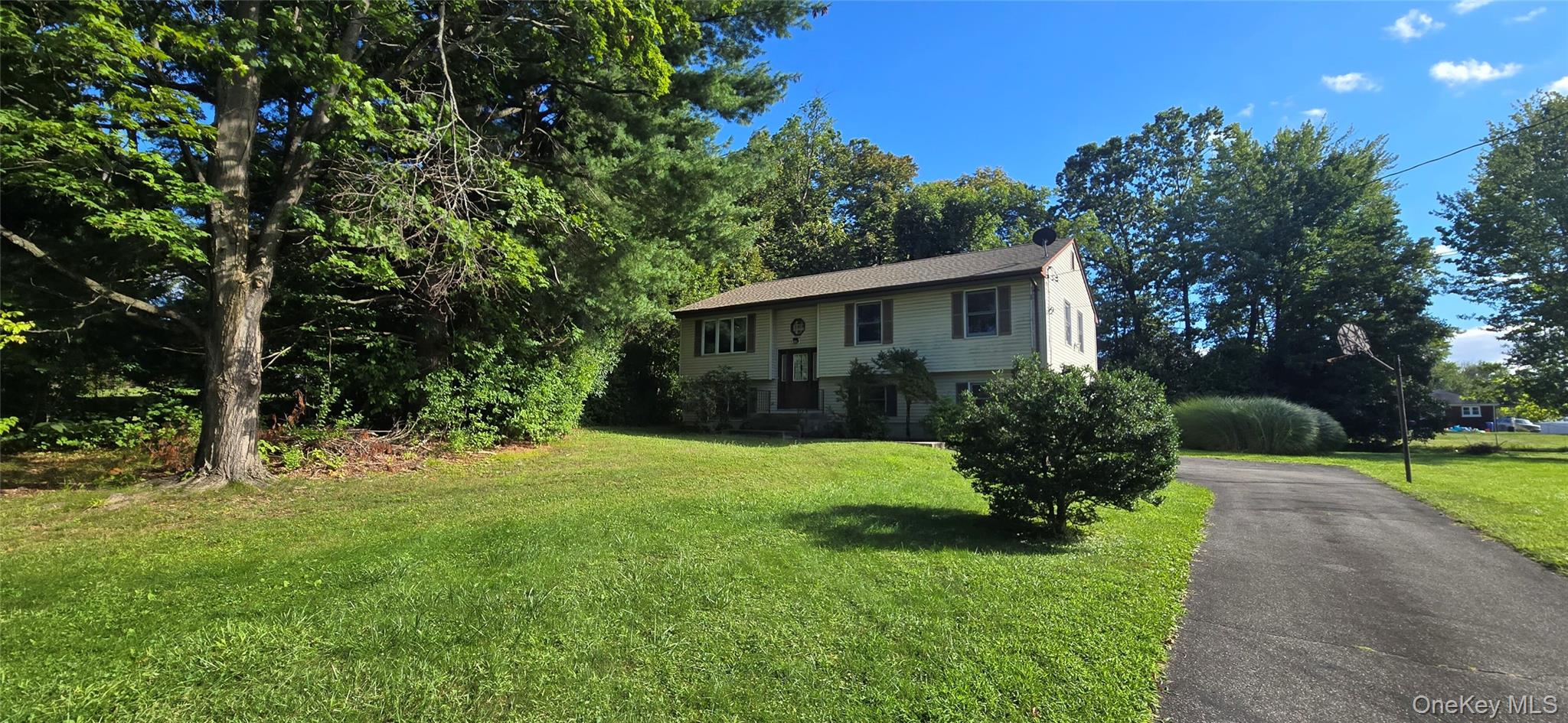 20 Cedar Lane, New Windsor, NY 12553