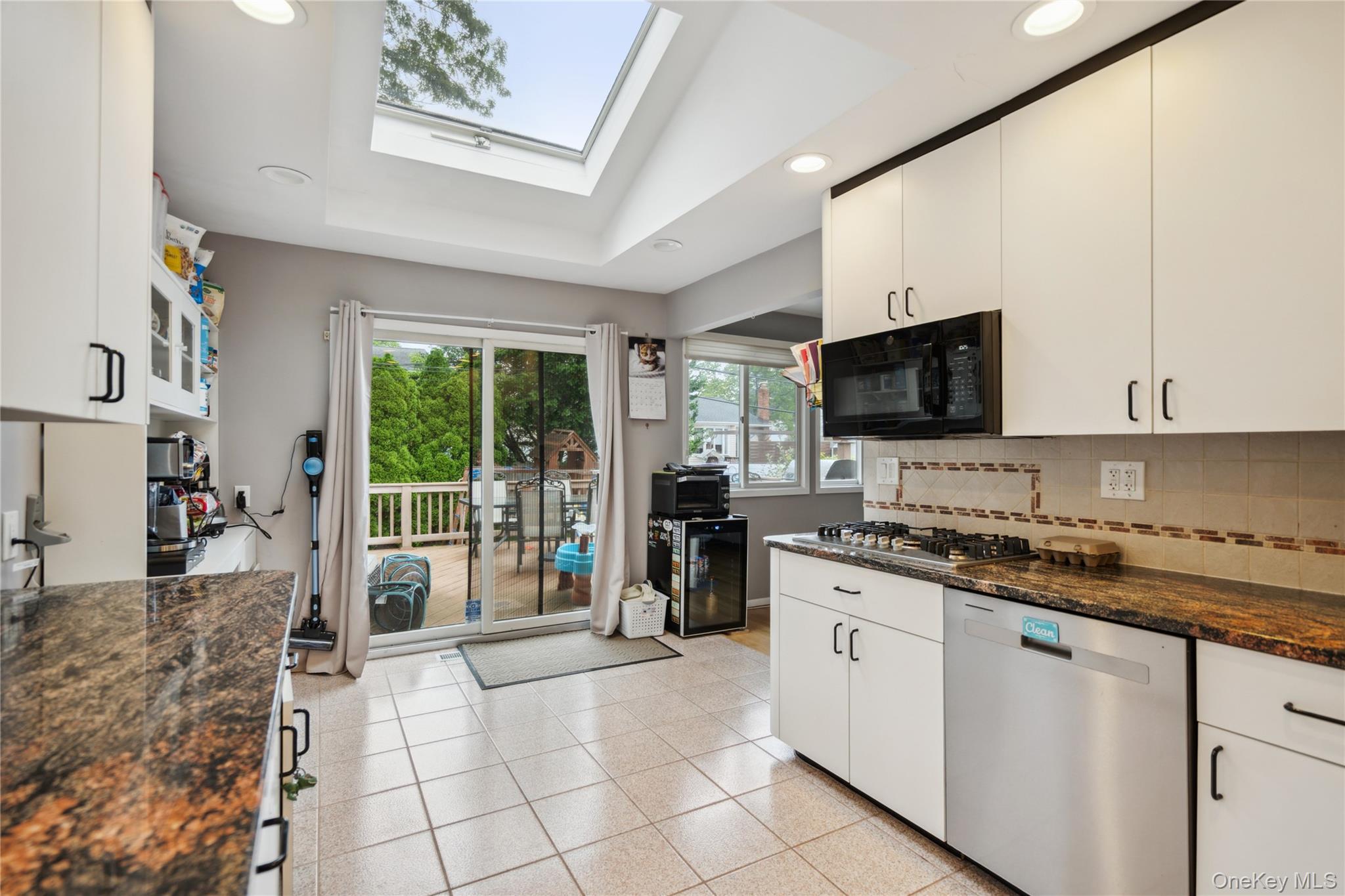 11 Robin Lane, Plainview, NY 11803