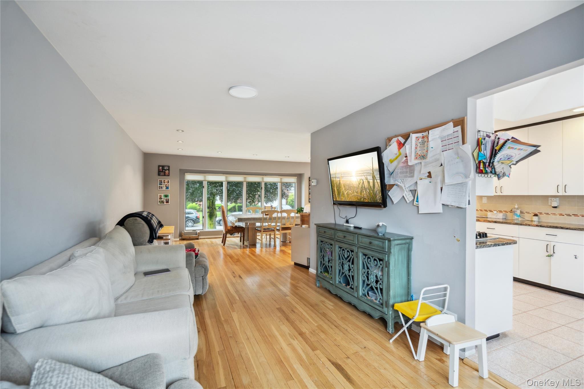 11 Robin Lane, Plainview, NY 11803