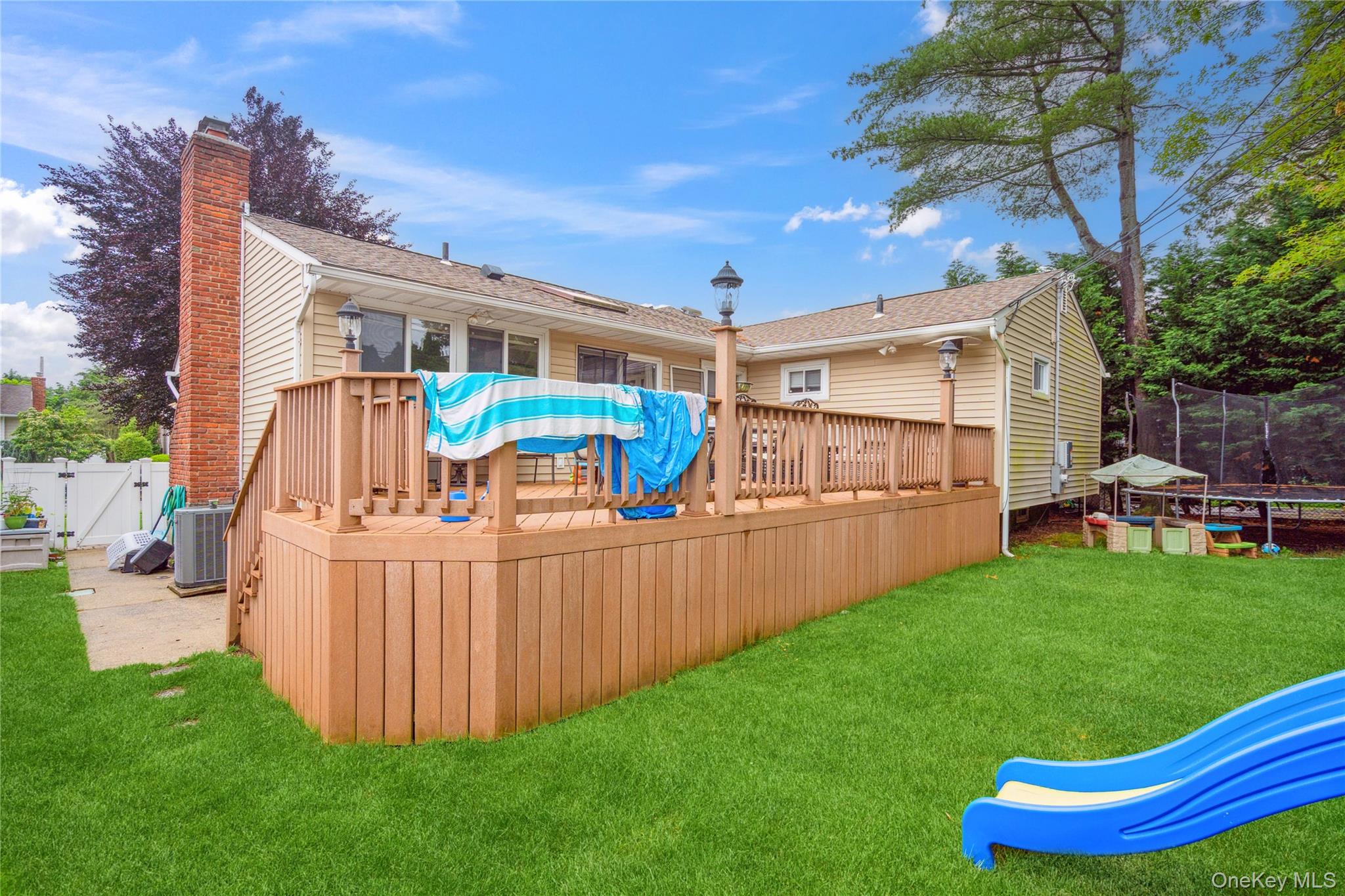 11 Robin Lane, Plainview, NY 11803