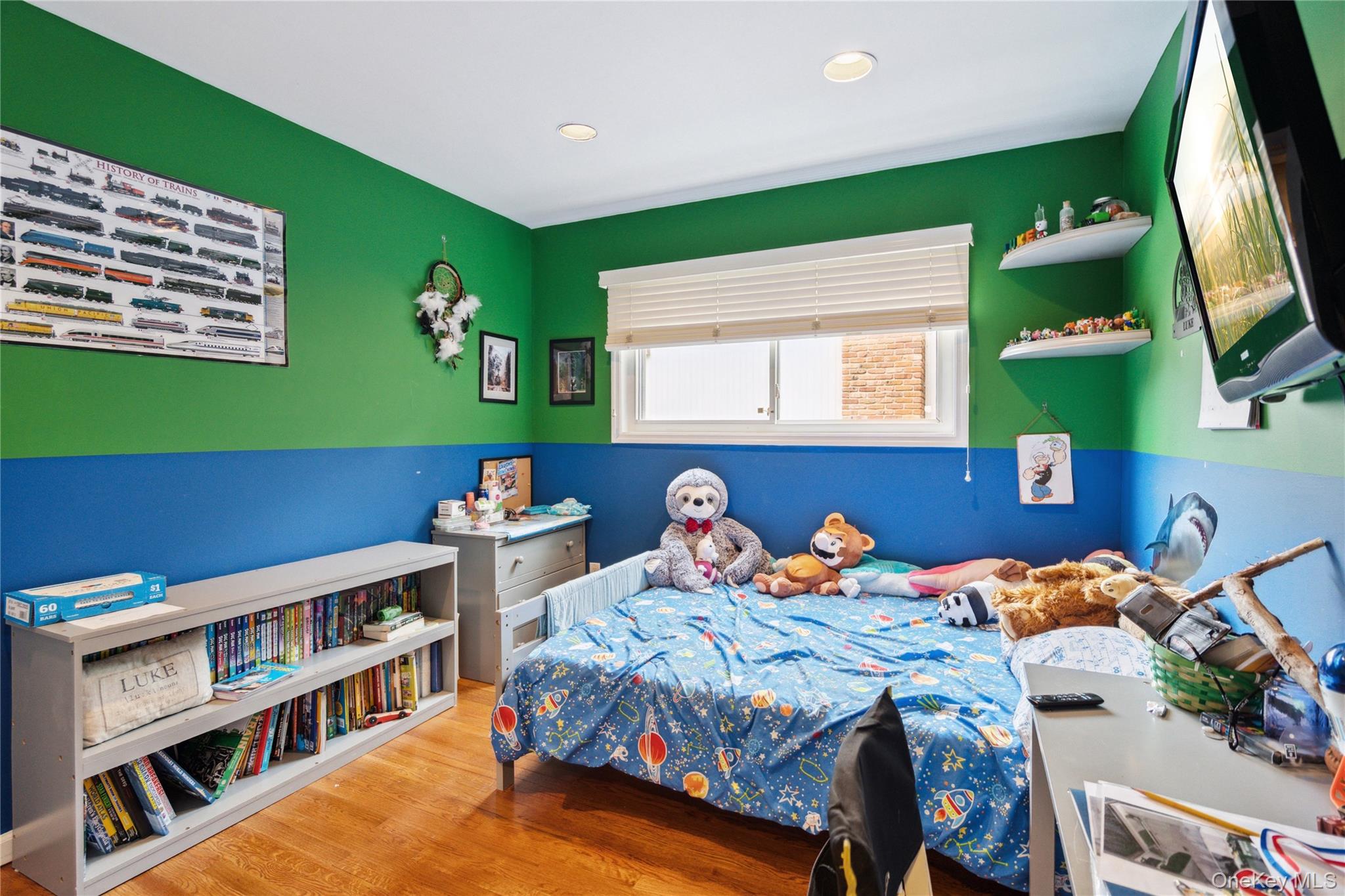 11 Robin Lane, Plainview, NY 11803