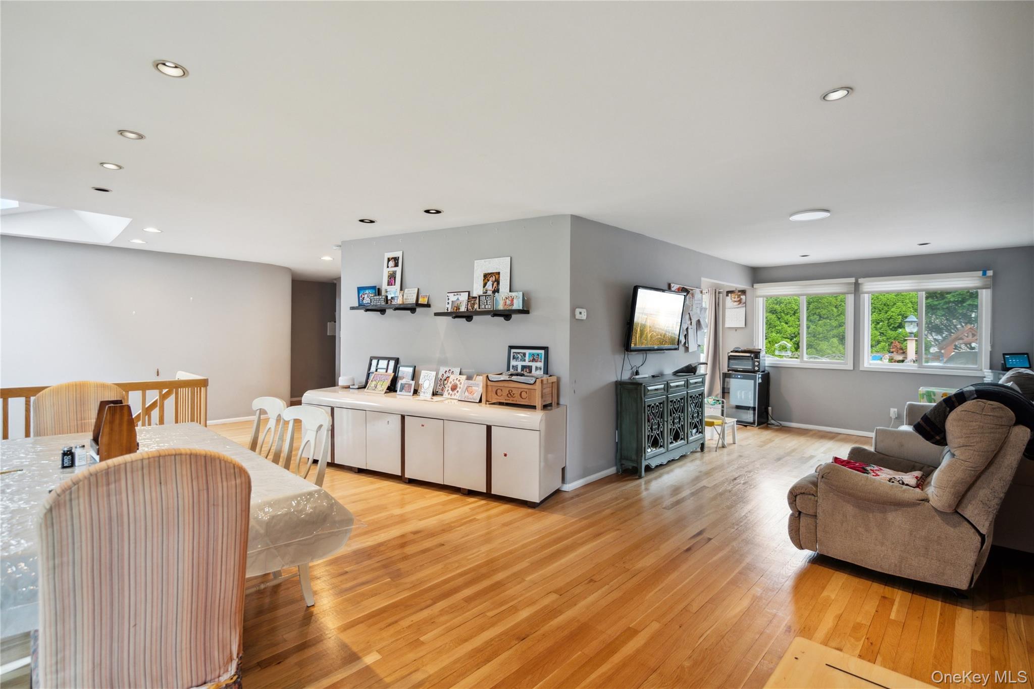 11 Robin Lane, Plainview, NY 11803