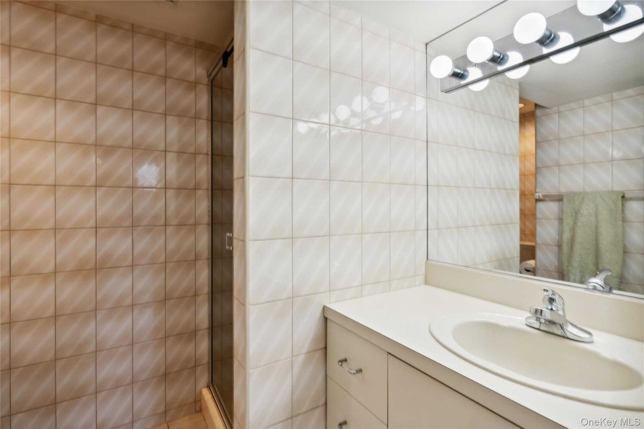 11 Robin Lane, Plainview, NY 11803