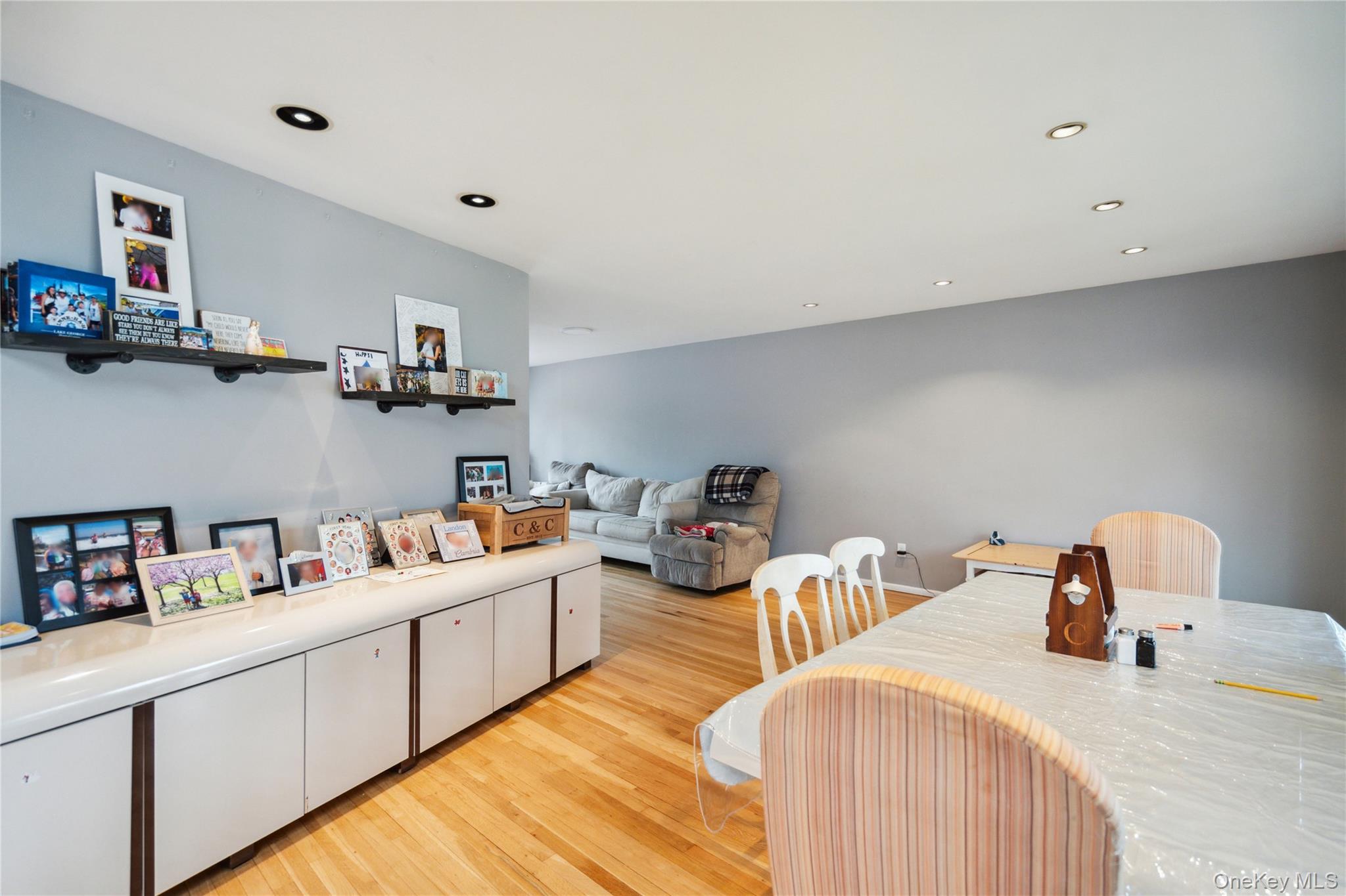 11 Robin Lane, Plainview, NY 11803