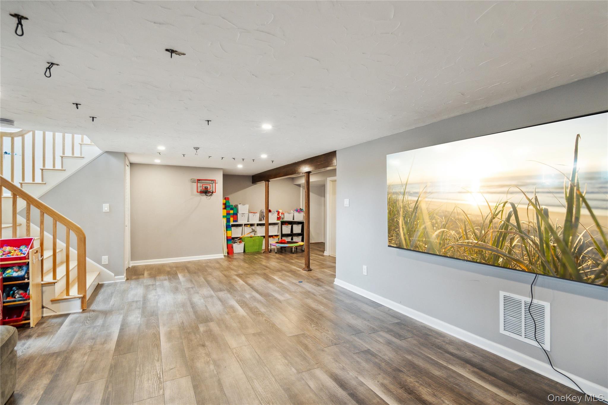 11 Robin Lane, Plainview, NY 11803