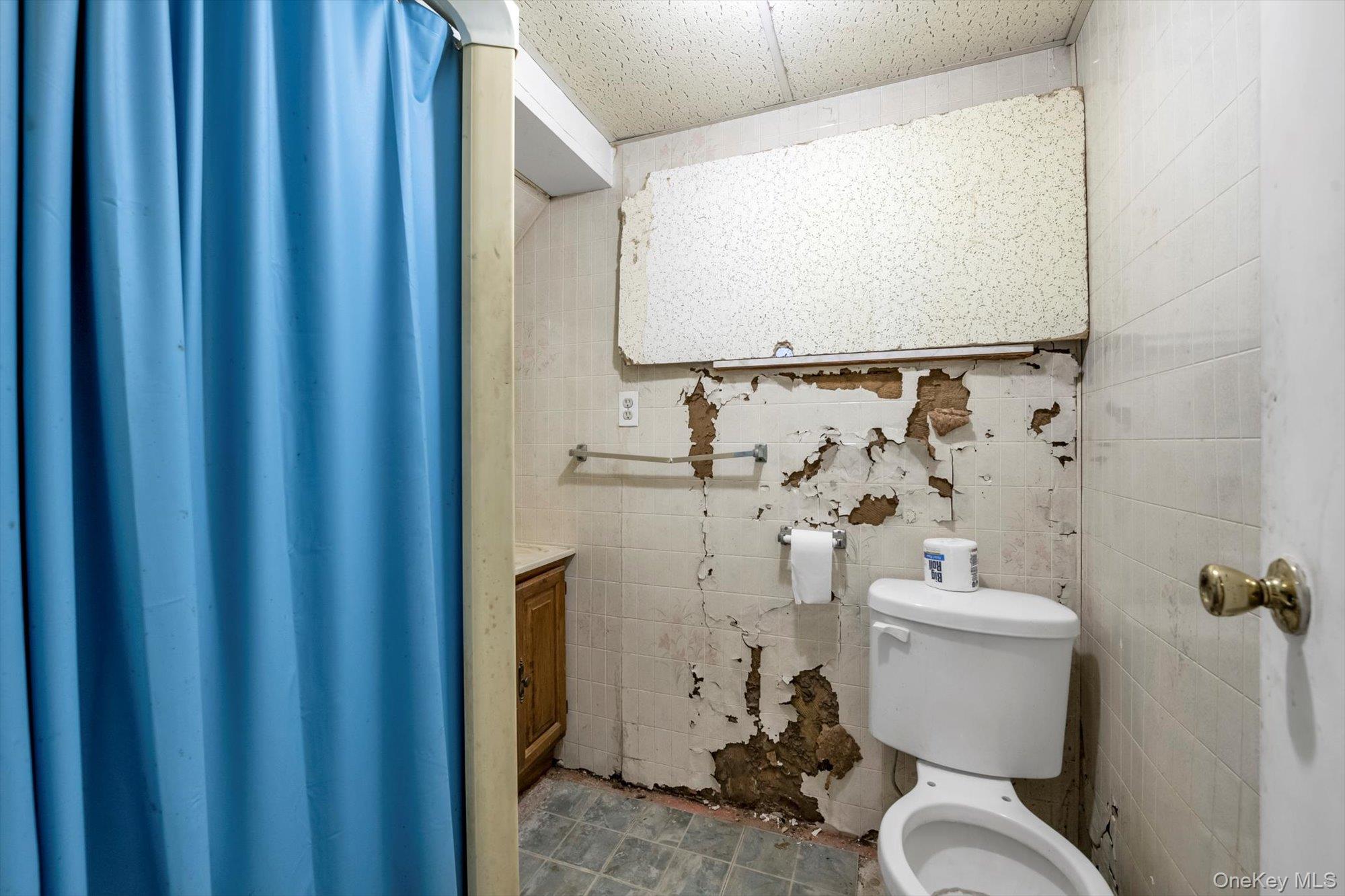 230 Broadway, Lynbrook, NY 11563