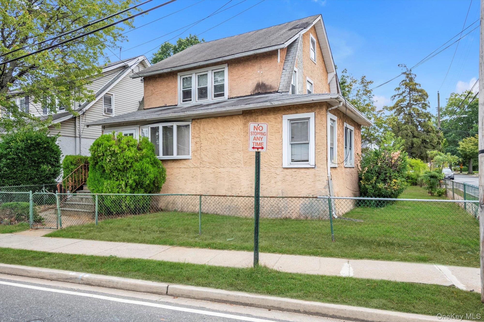 230 Broadway, Lynbrook, NY 11563