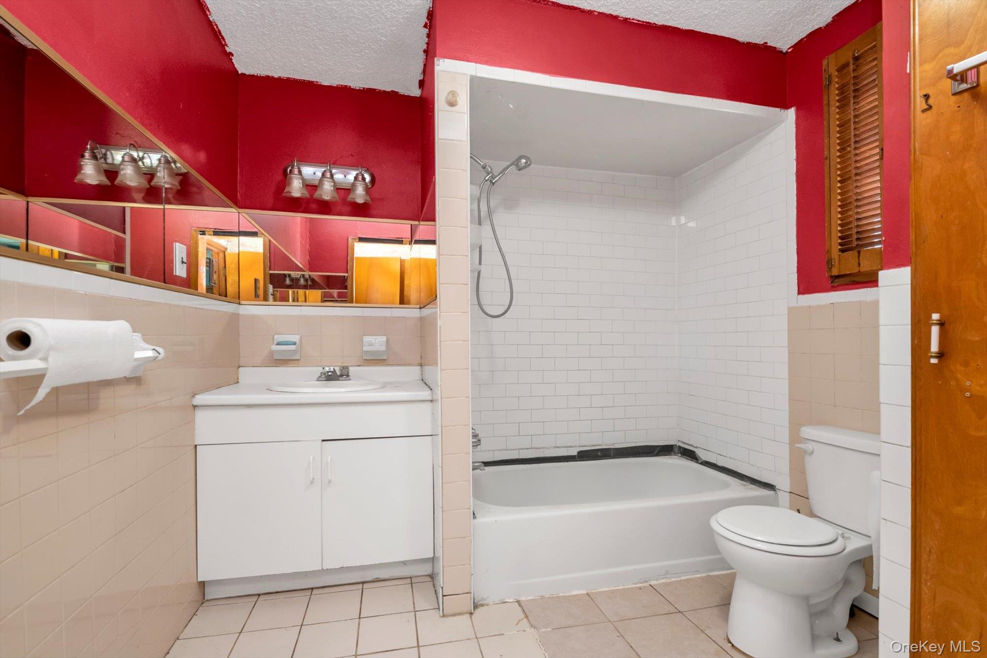 230 Broadway, Lynbrook, NY 11563