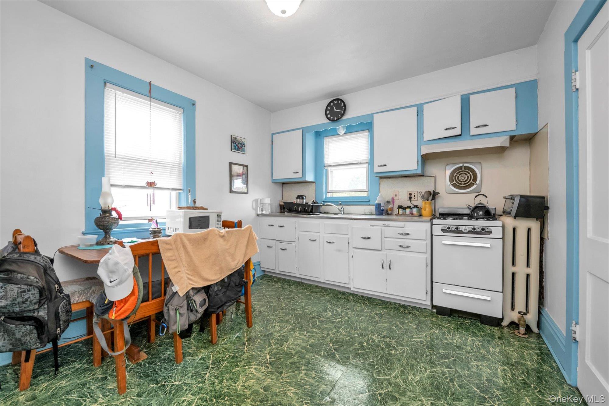 230 Broadway, Lynbrook, NY 11563