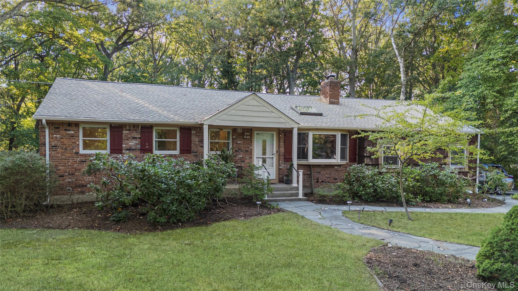 30 Yorktown Road, Setauket, NY 11733